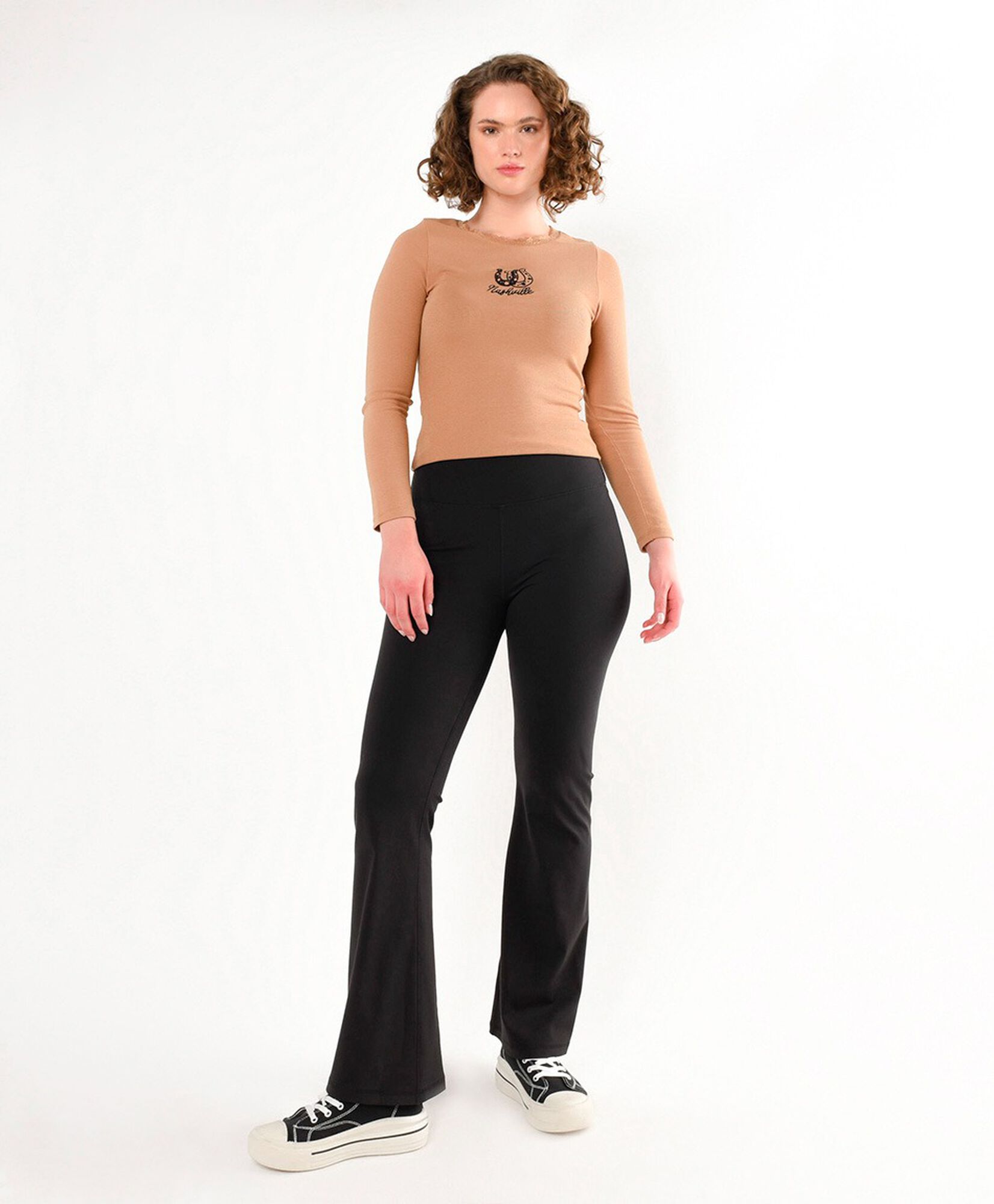 Pantalón mujer estilo leggins flare Pantalón mujer estilo leggins flare