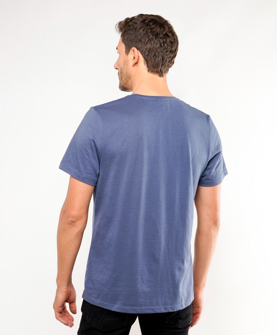 Polera hombre b&aacute;sica cuello v