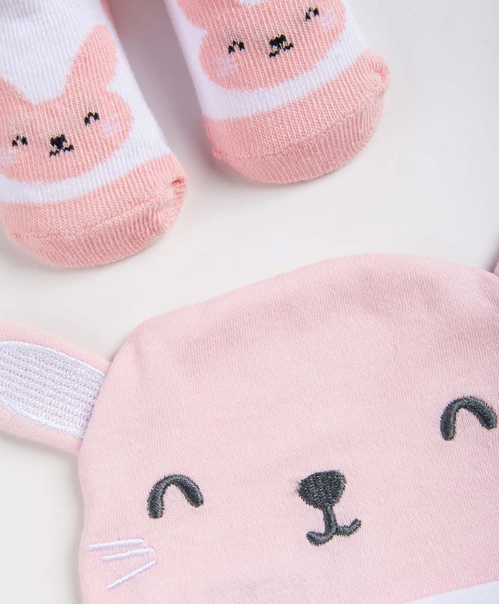 Set gorro + calcetines bebé conejito Set gorro + calcetines bebé conejito