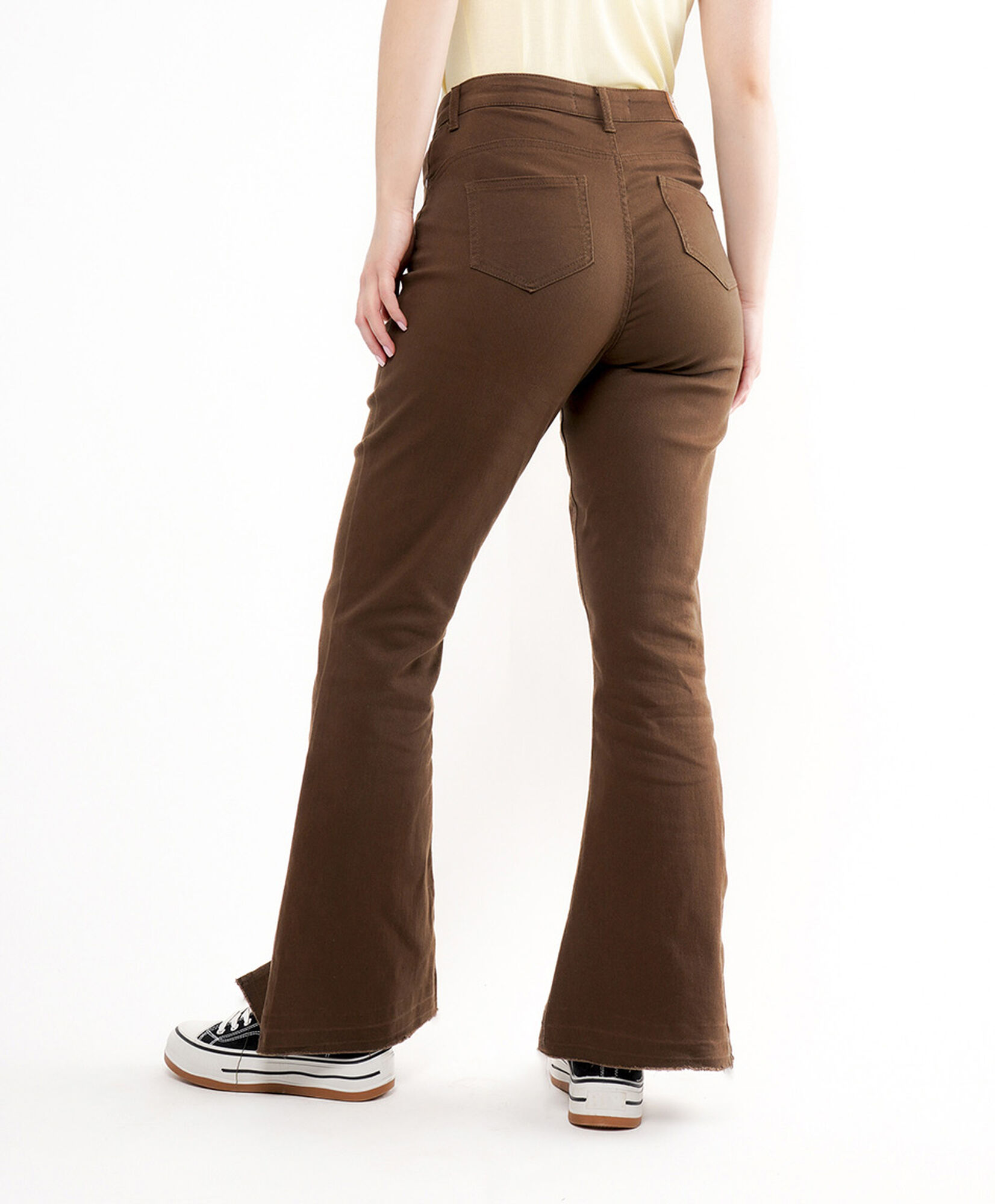 Jeans mujer café basta abierta flare Jeans mujer café basta abierta flare