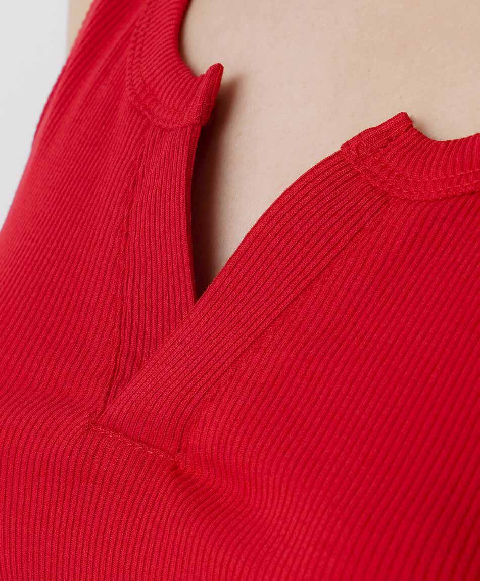 Polera mujer canal&eacute; escote roja