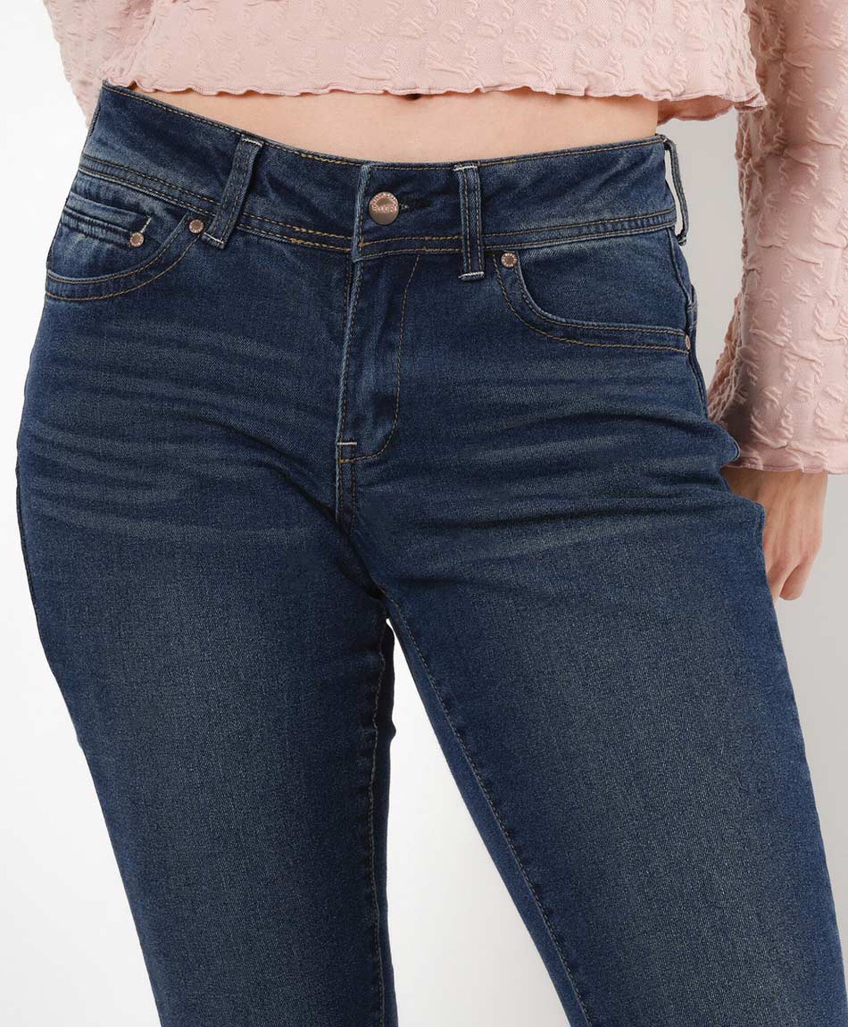 Jeans mujer botones en pretina flare Jeans mujer botones en pretina flare