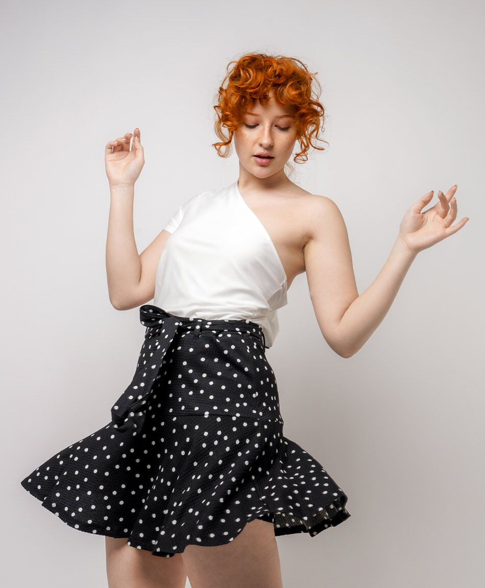 Falda mujer short puntos amarre frontal