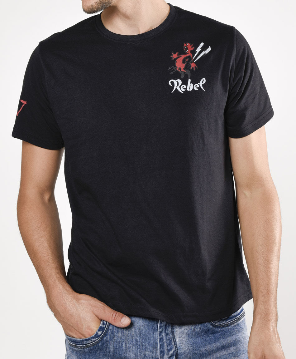 Polera hombre doble estampado