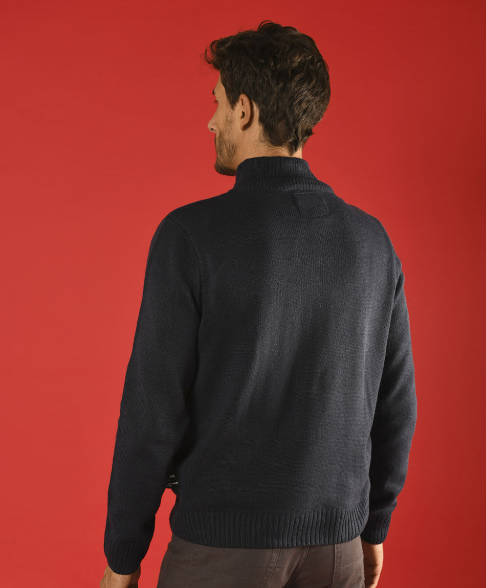 Sweater medio cierre diseno