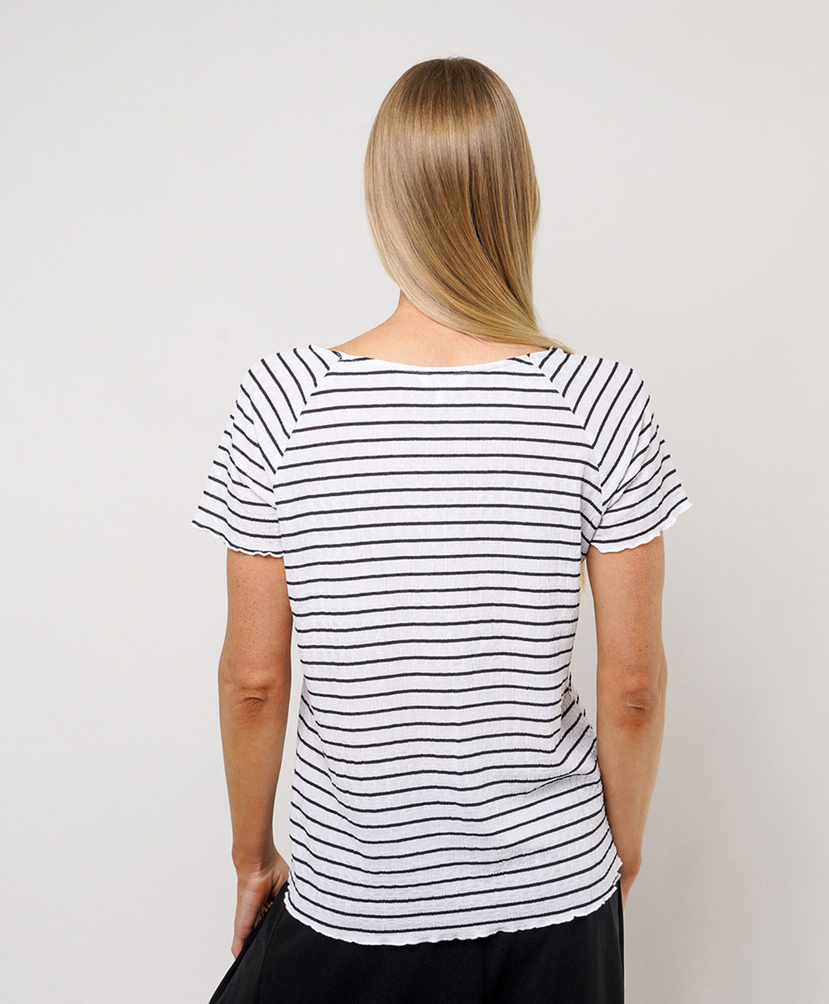 Polera mujer líneas delgadas Polera mujer líneas delgadas