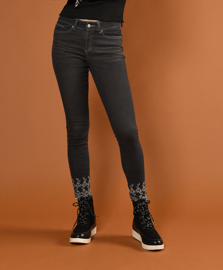Jeans tiro medio skinny fit
