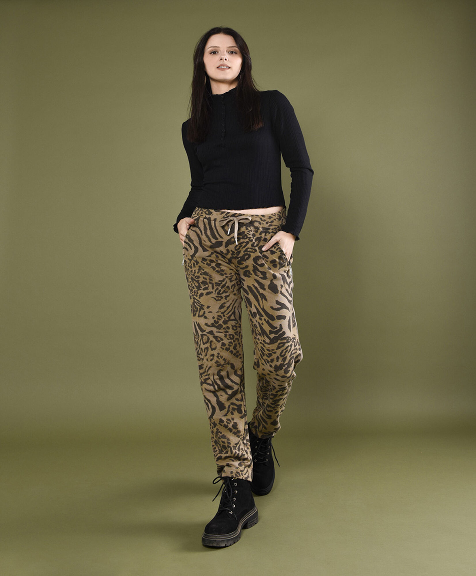 Pantalón mujer tiro alto animal print Pantalón mujer tiro alto animal print