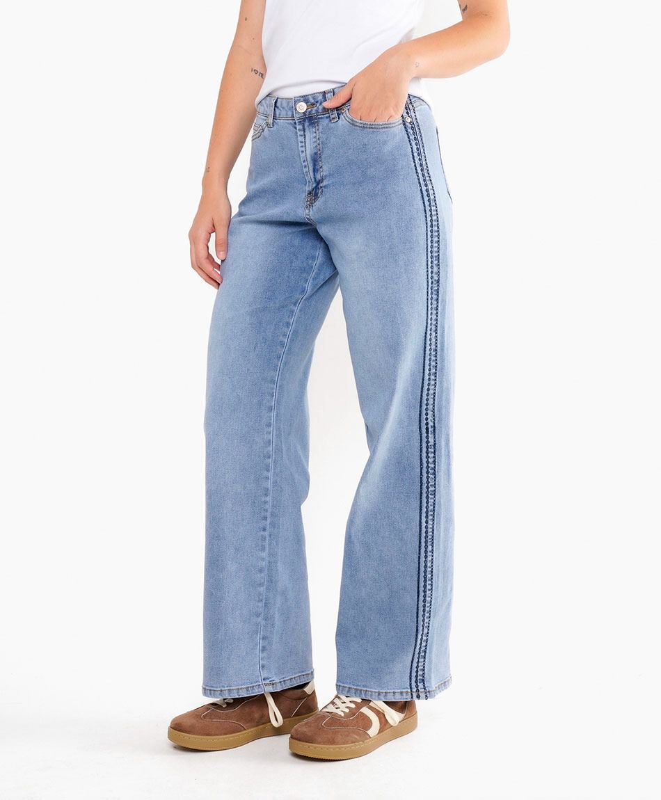 Jeans mujer  wide leg bordado lateral