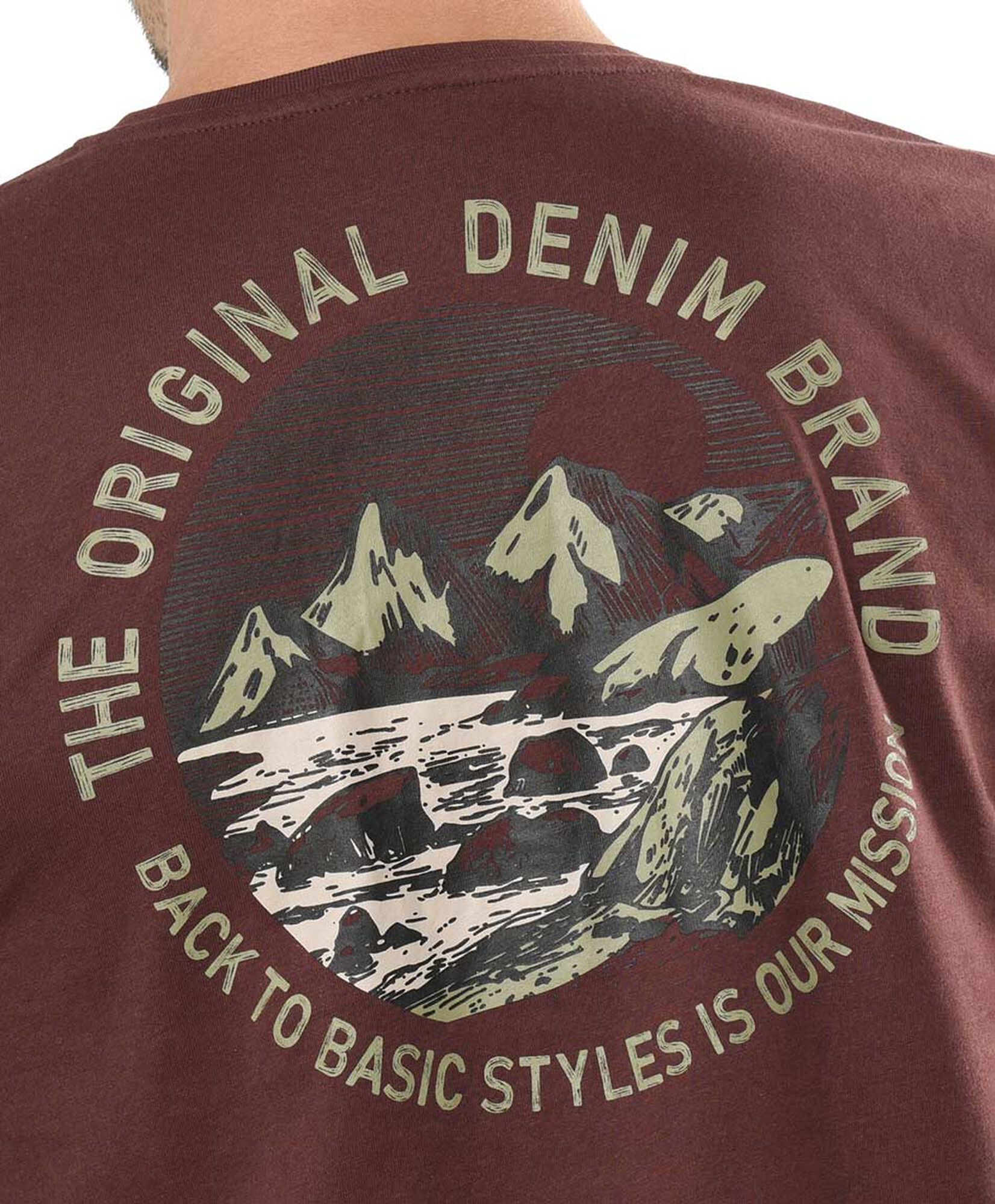 Polera hombre doble estampado montañas Polera hombre doble estampado montañas