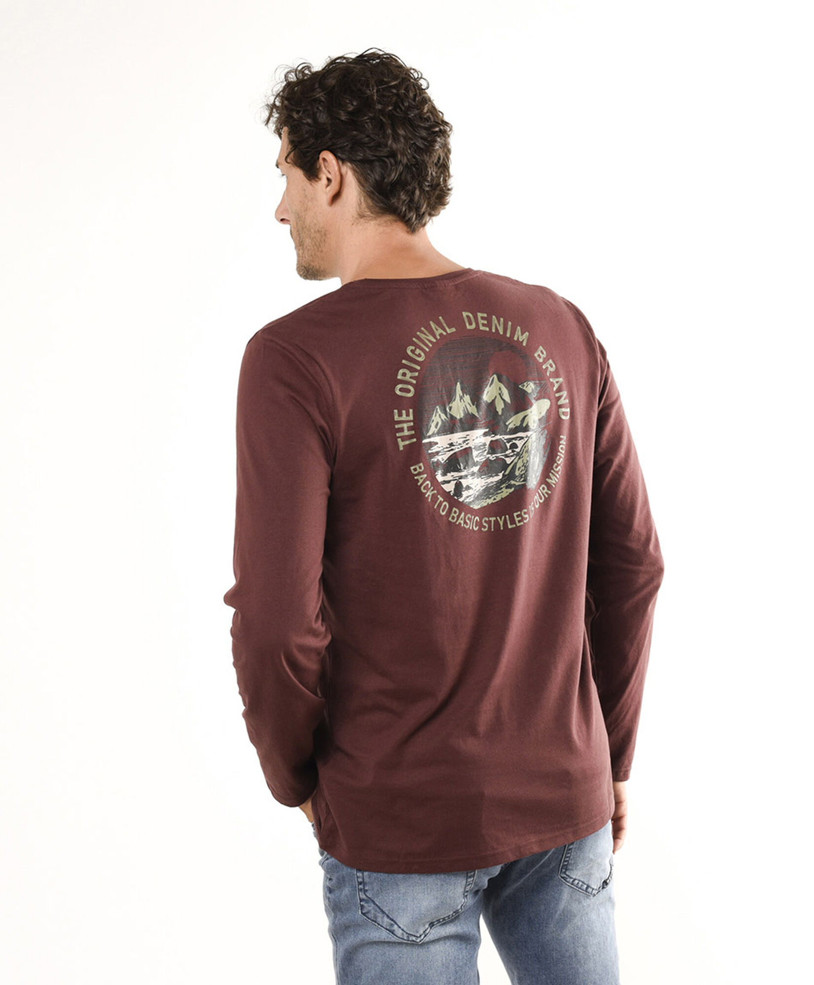 Polera hombre doble estampado montañas Polera hombre doble estampado montañas