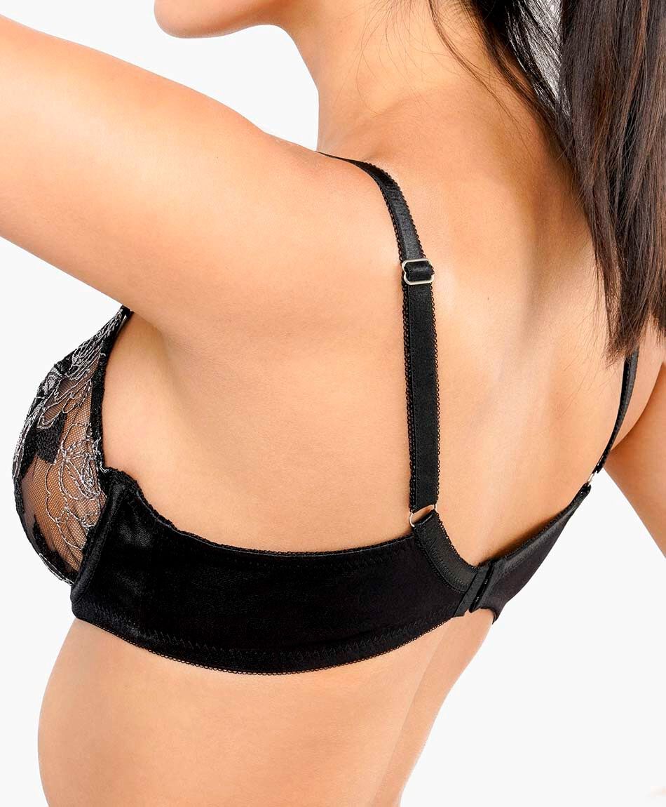 Sost&eacute;n mujer rosas bordadas