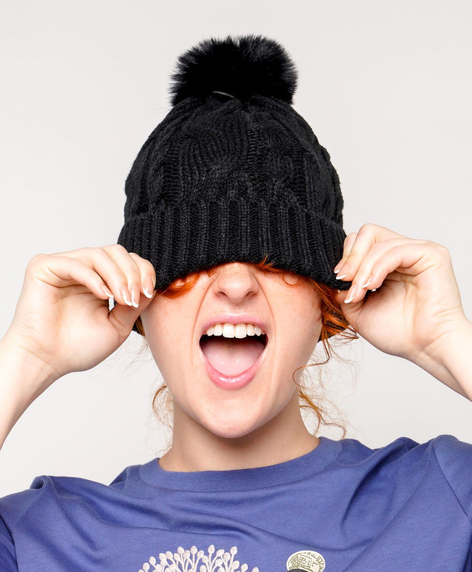 Gorro mujer pompón negro Gorro mujer pompón negro