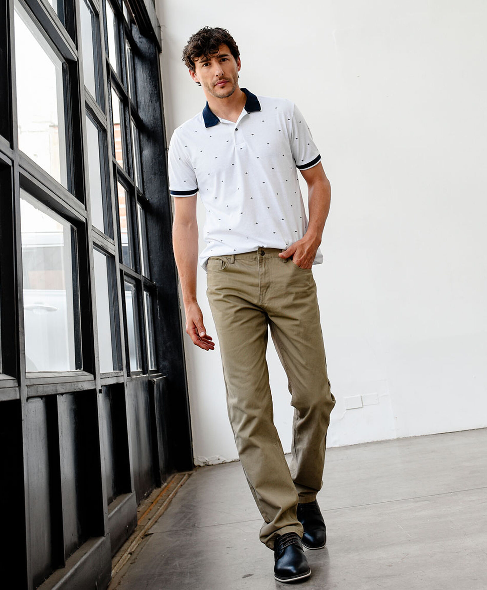 Pantalón hombre liso beige Pantalón hombre liso beige