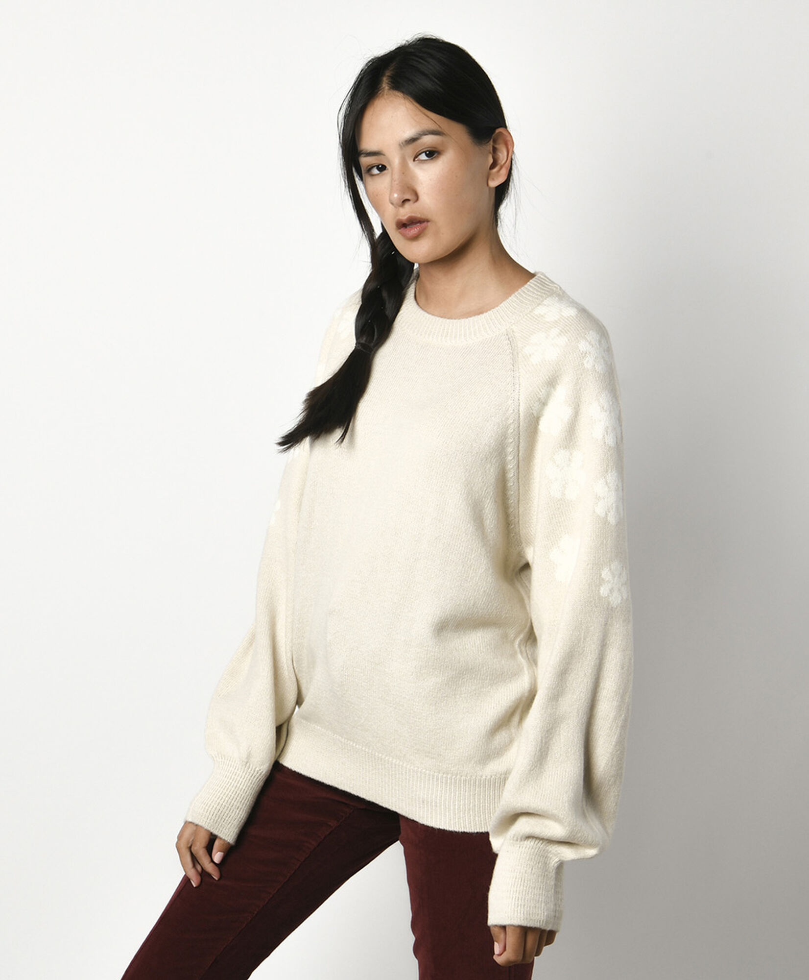 Sweater mujer flores en manga Sweater mujer flores en manga