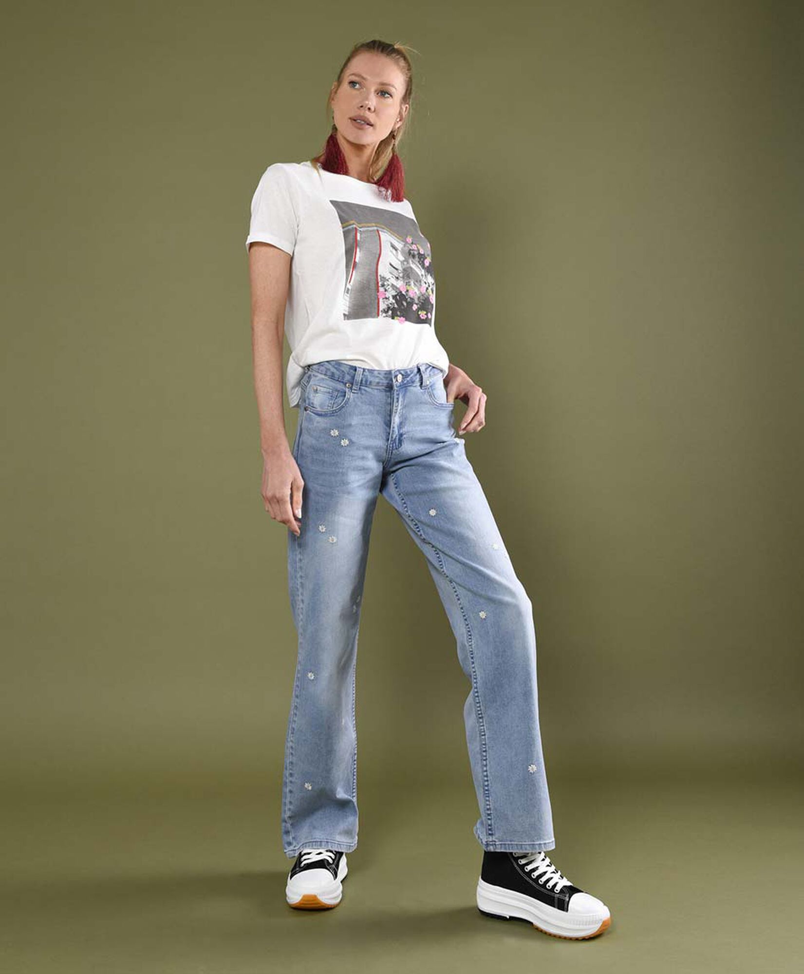 Jeans mujer bordado floral straight Jeans mujer bordado floral straight