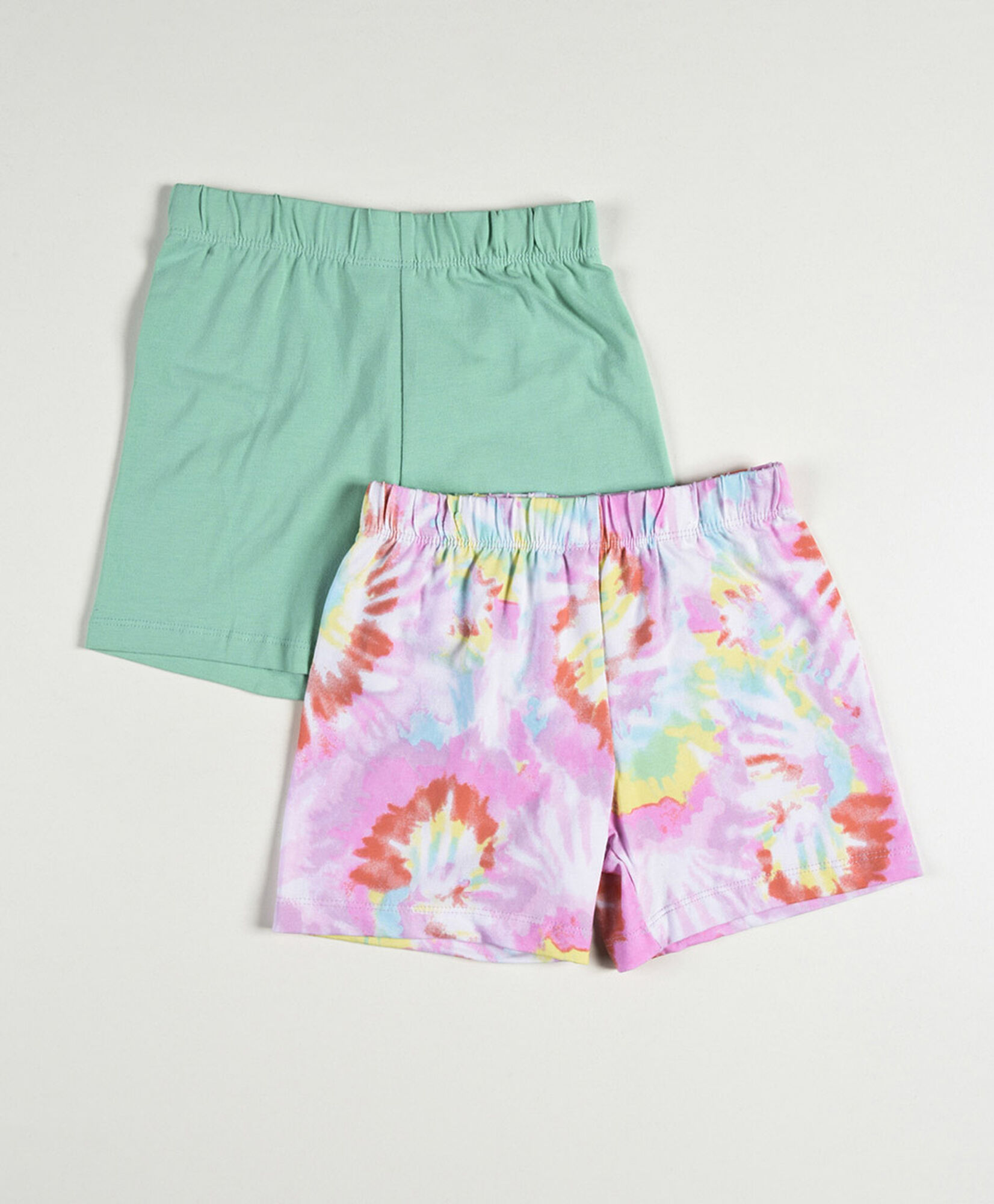 Pack 2 short niña tie dye y verde Pack 2 short niña tie dye y verde