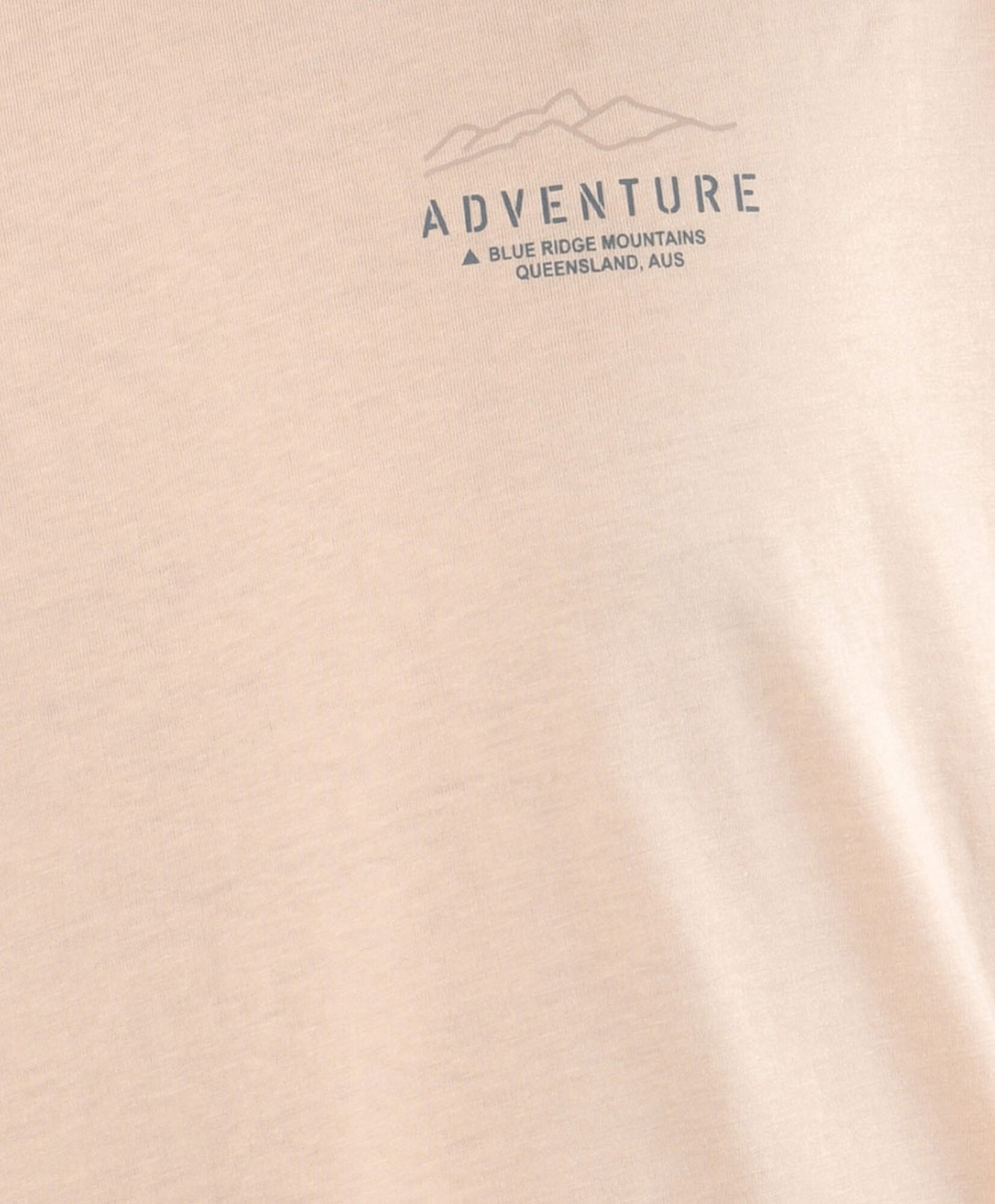 Polera hombre doble estampado paisaje Polera hombre doble estampado paisaje