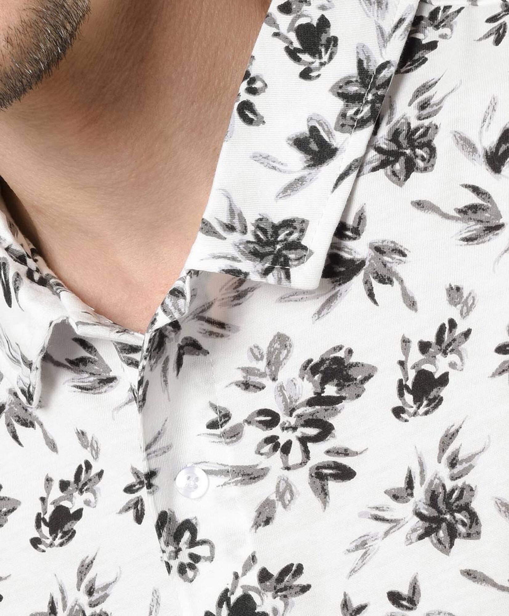 Polera hombre floral bicolor cuello piqué Polera hombre floral bicolor cuello piqué
