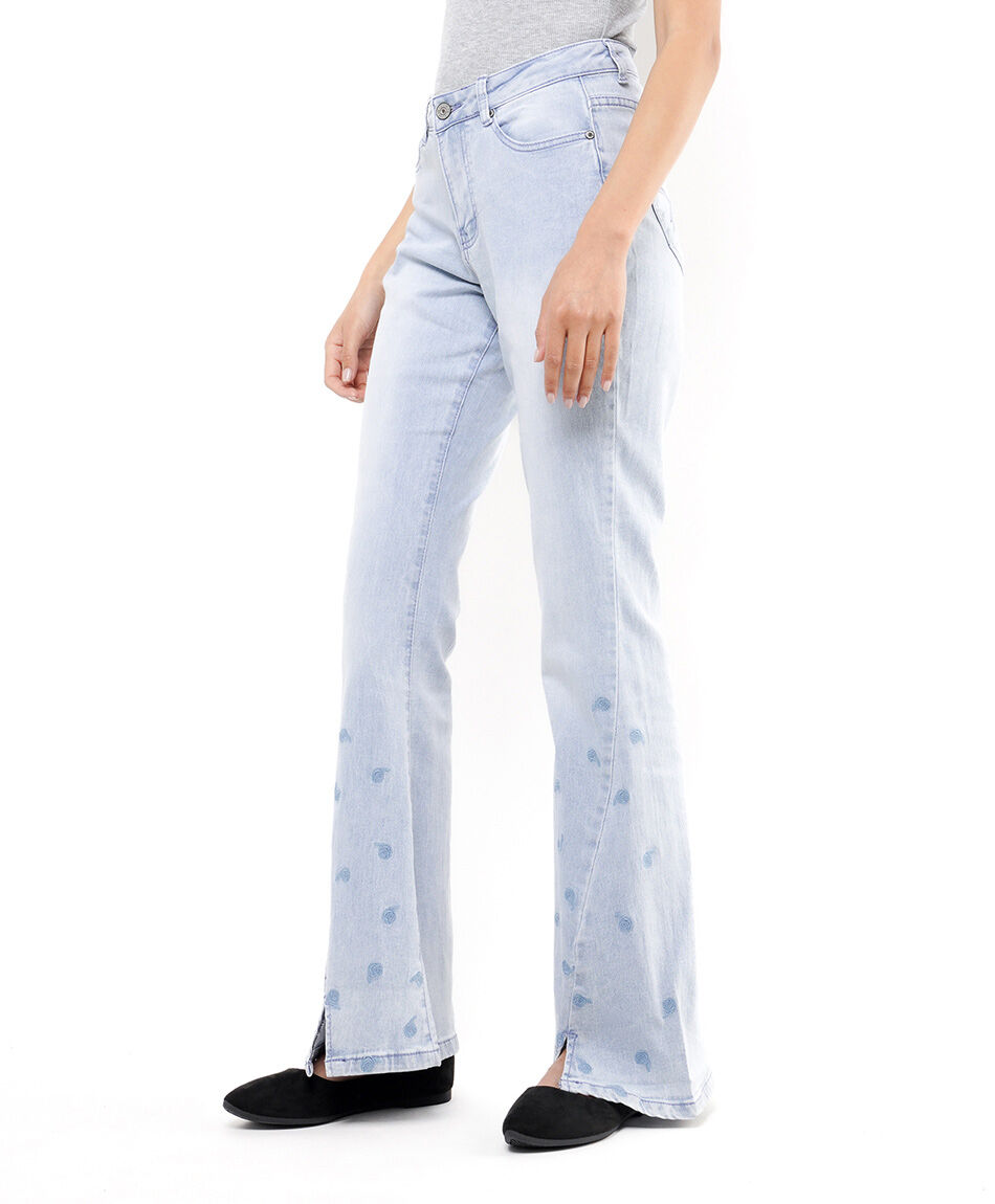 Jeans mujer basta dise&ntilde;o bordado flare