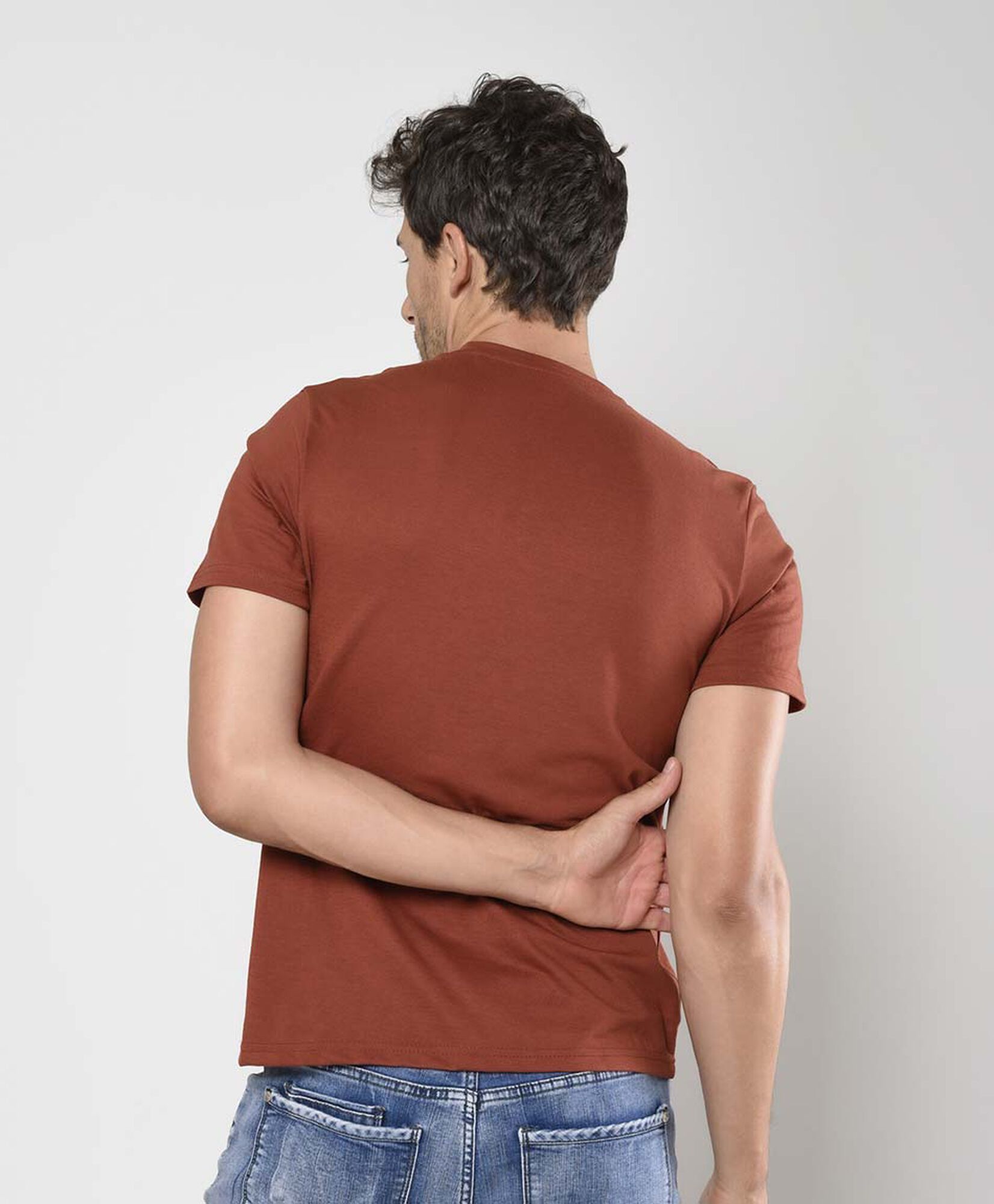 Polera deportiva hombre estampado abstracto Polera deportiva hombre estampado abstracto