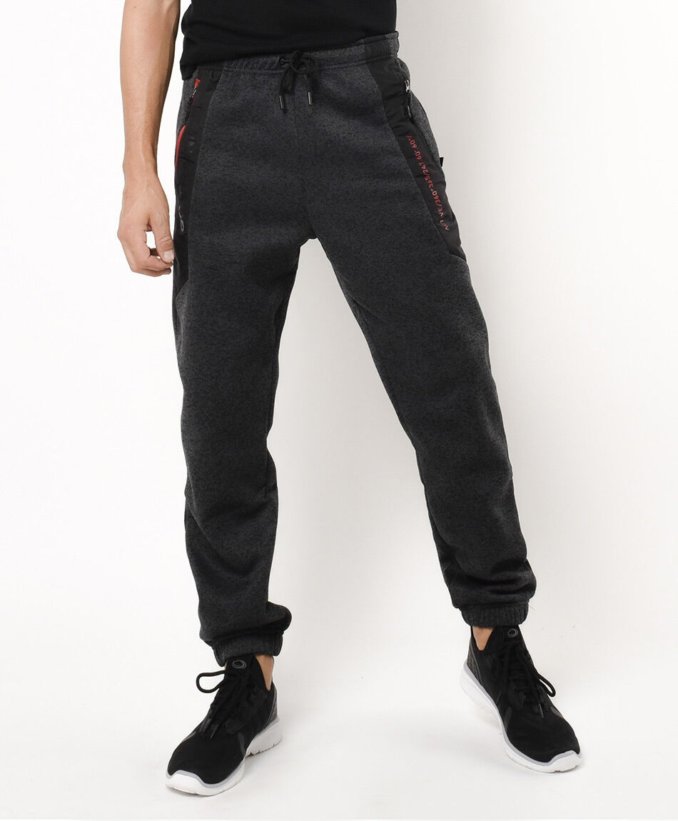 Pantal&oacute;n de buzo hombre detalles naranjos