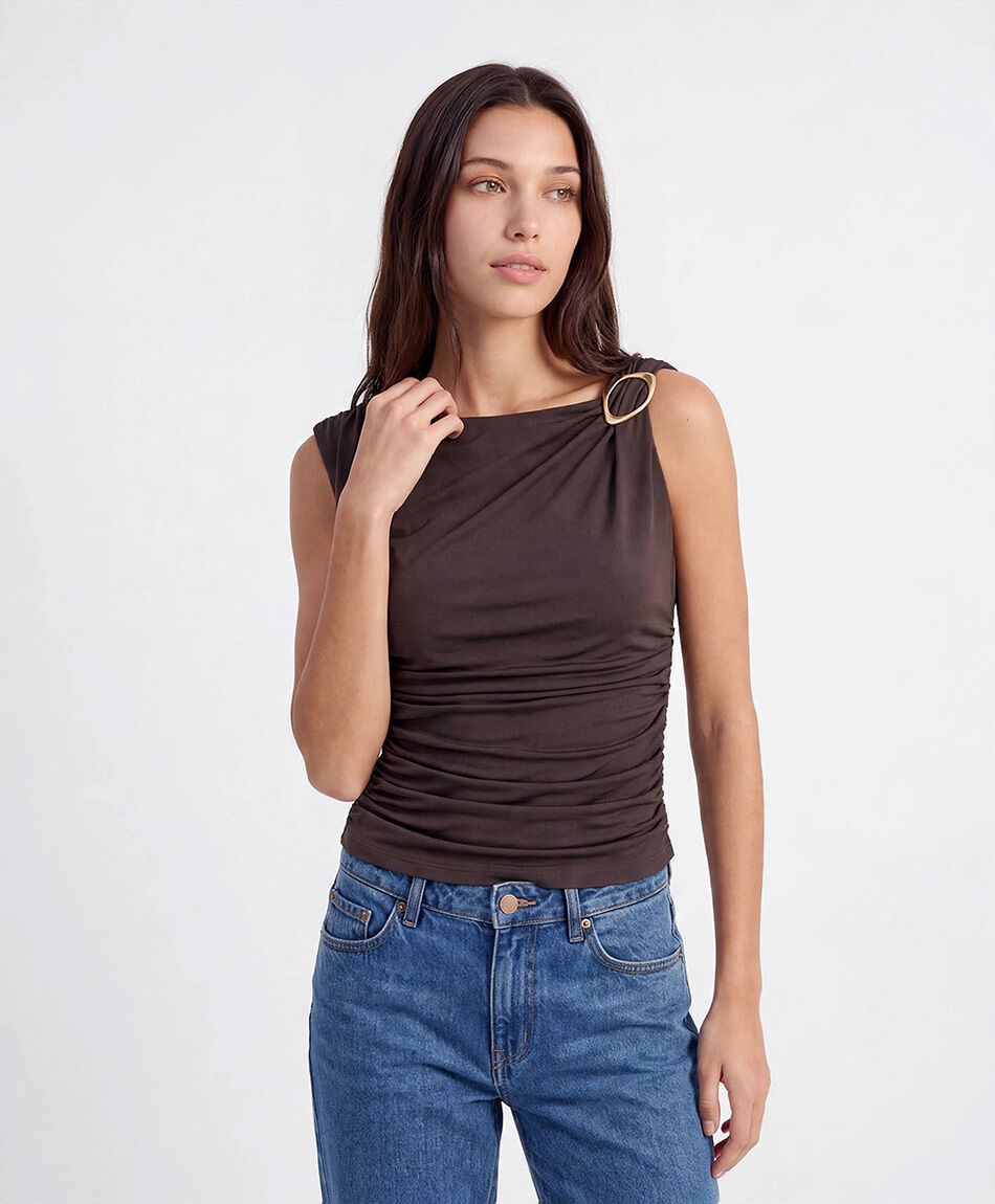 Polera mujer drapeada accesorio