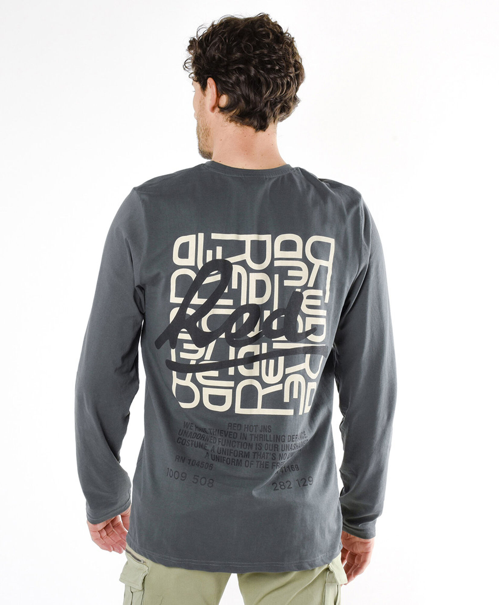 Polera hombre doble estampado texto Polera hombre doble estampado texto