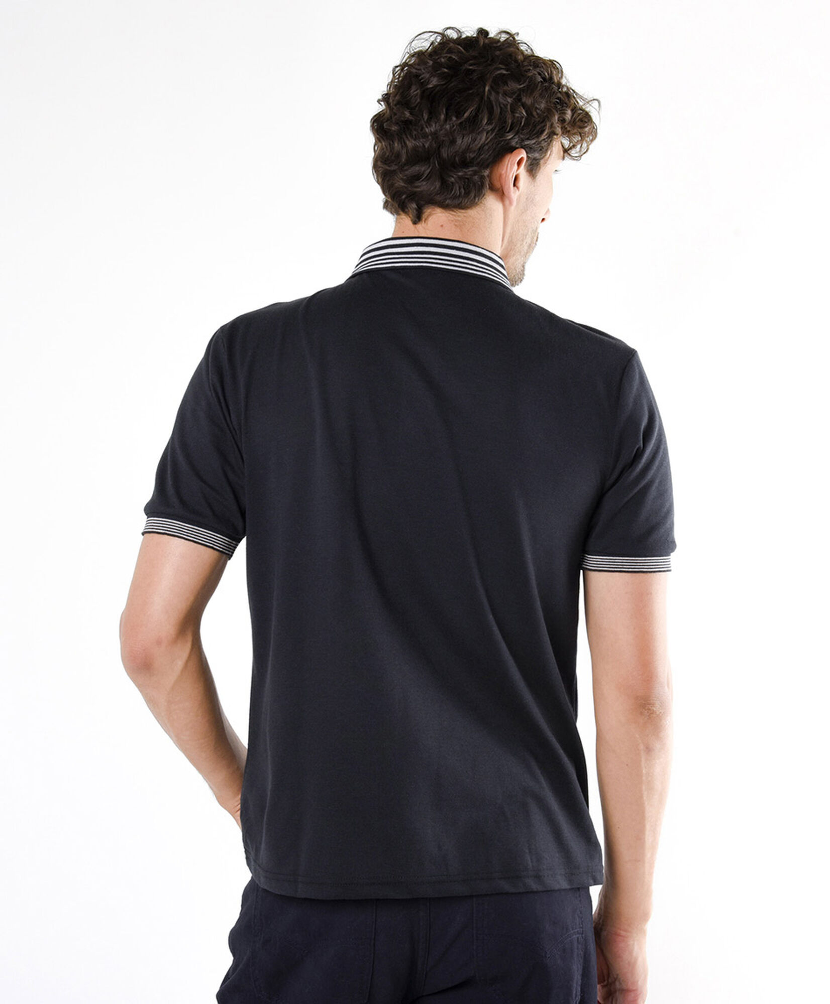 Polera hombre líneas en cuello piqué Polera hombre líneas en cuello piqué
