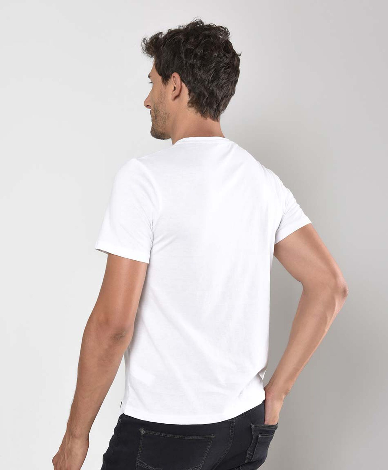 Polera deportiva hombre estampado ciudad Polera deportiva hombre estampado ciudad
