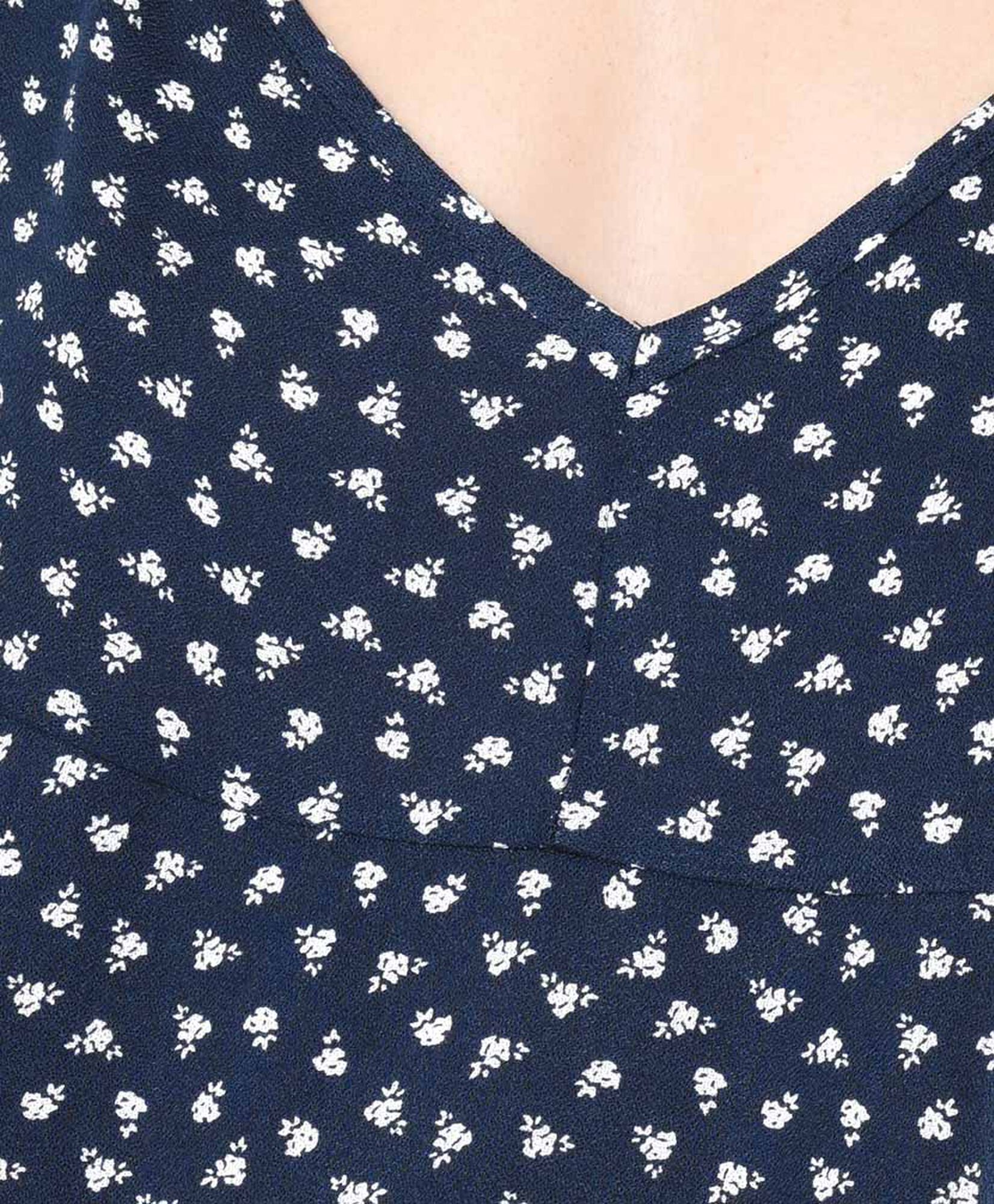 Blusa mujer florcitas texturizada sin mangas Blusa mujer florcitas texturizada sin mangas