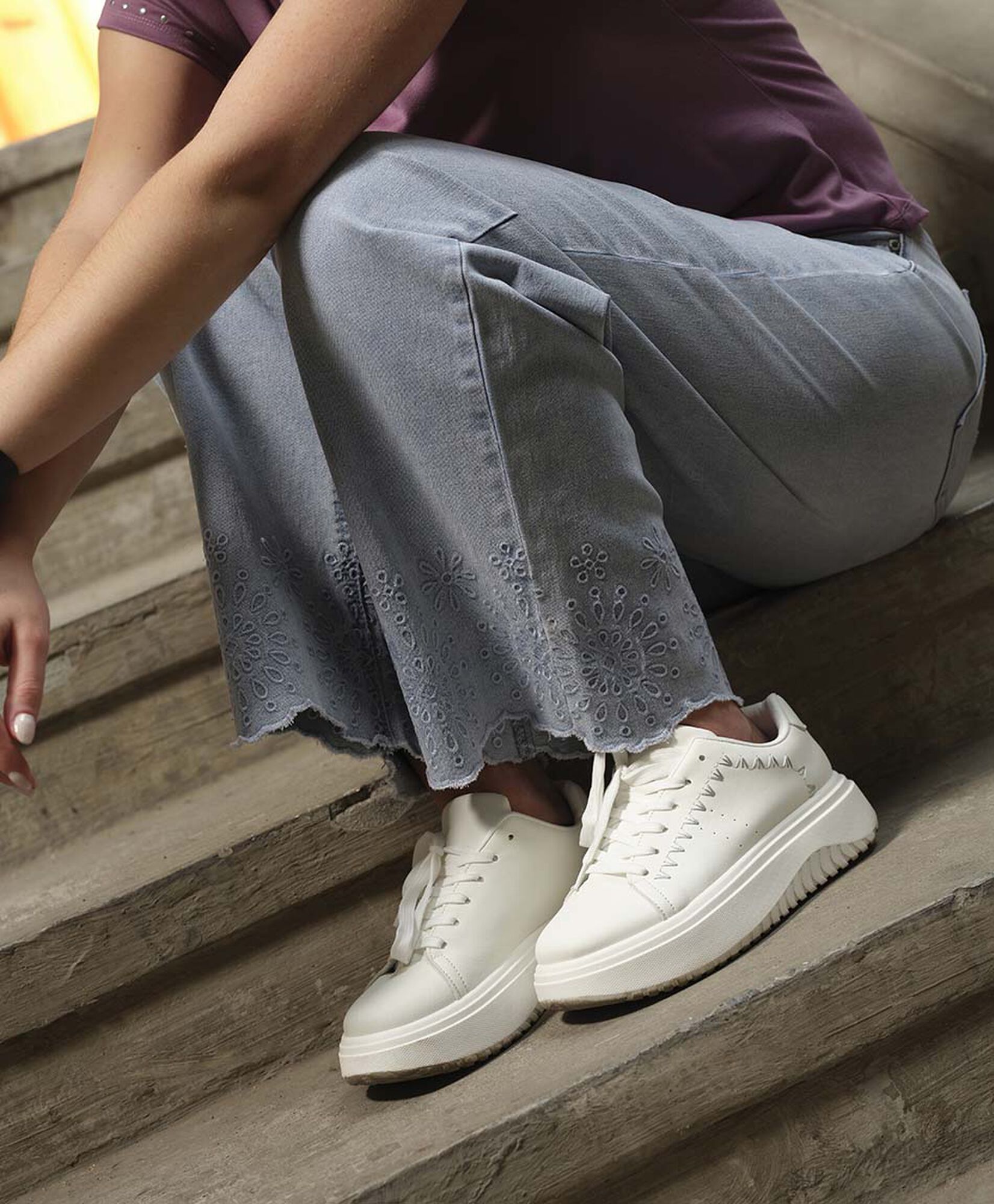 Jeans mujer basta bordada Jeans mujer basta bordada