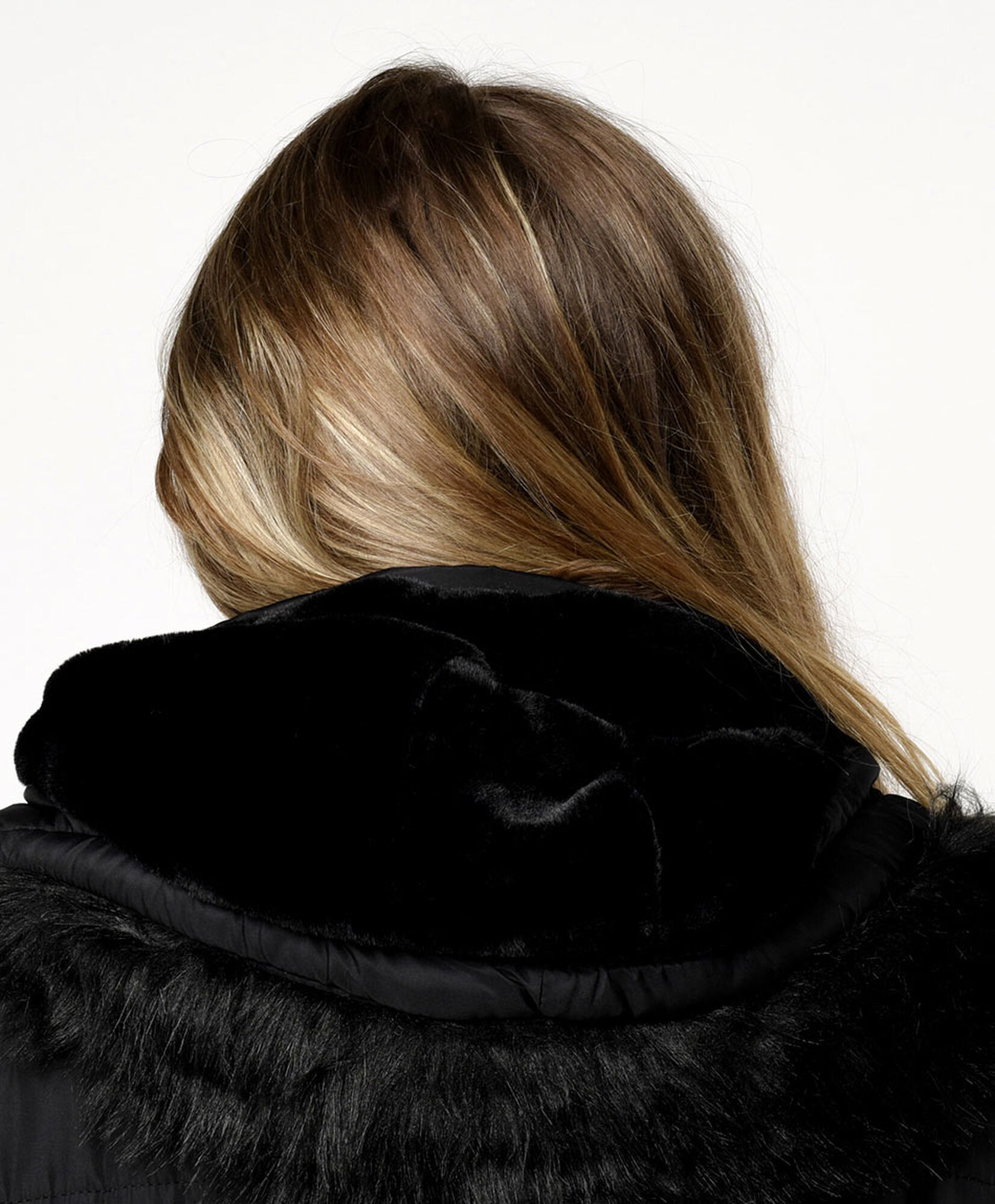Parka mujer costuras y gorro Parka mujer costuras y gorro