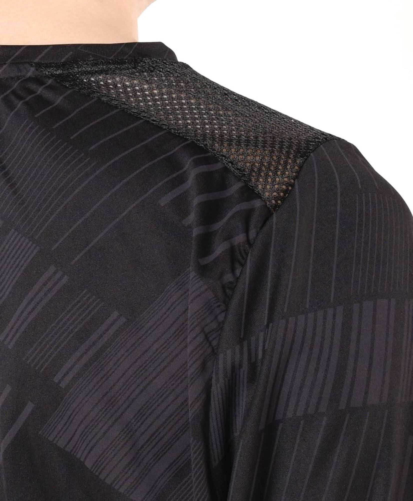 Polera deportiva hombre líneas negra Polera deportiva hombre líneas negra