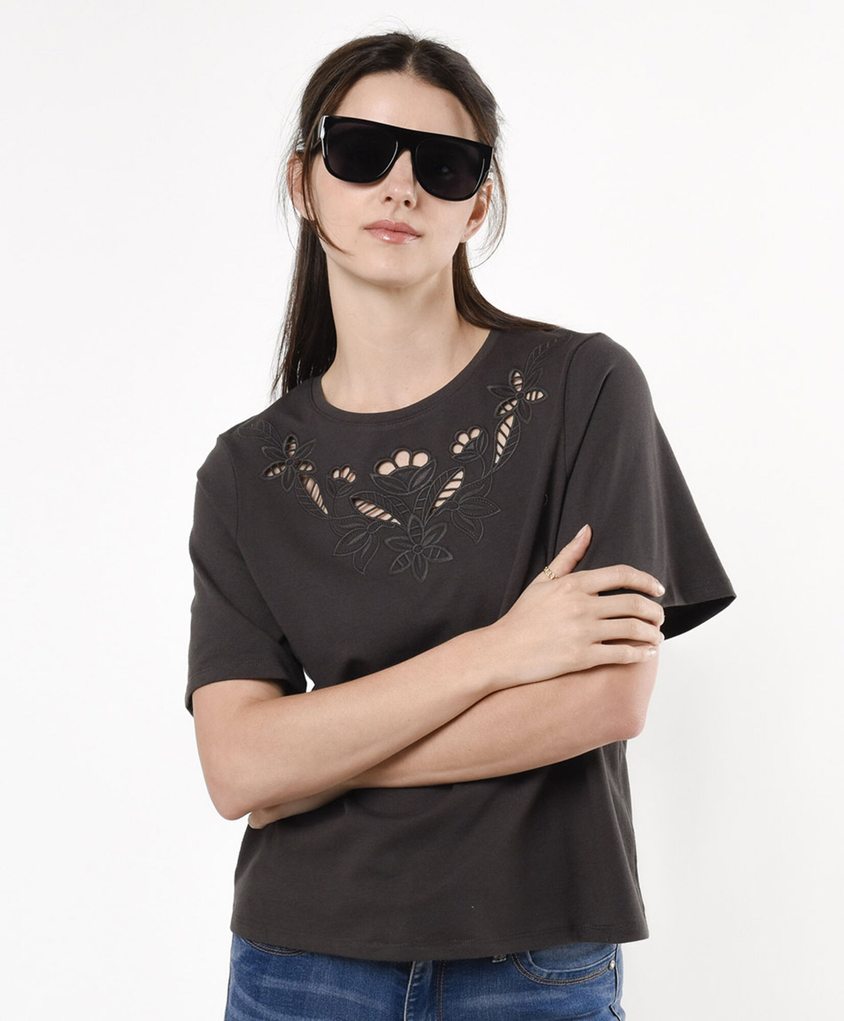 Polera mujer bordada y calada Polera mujer bordada y calada