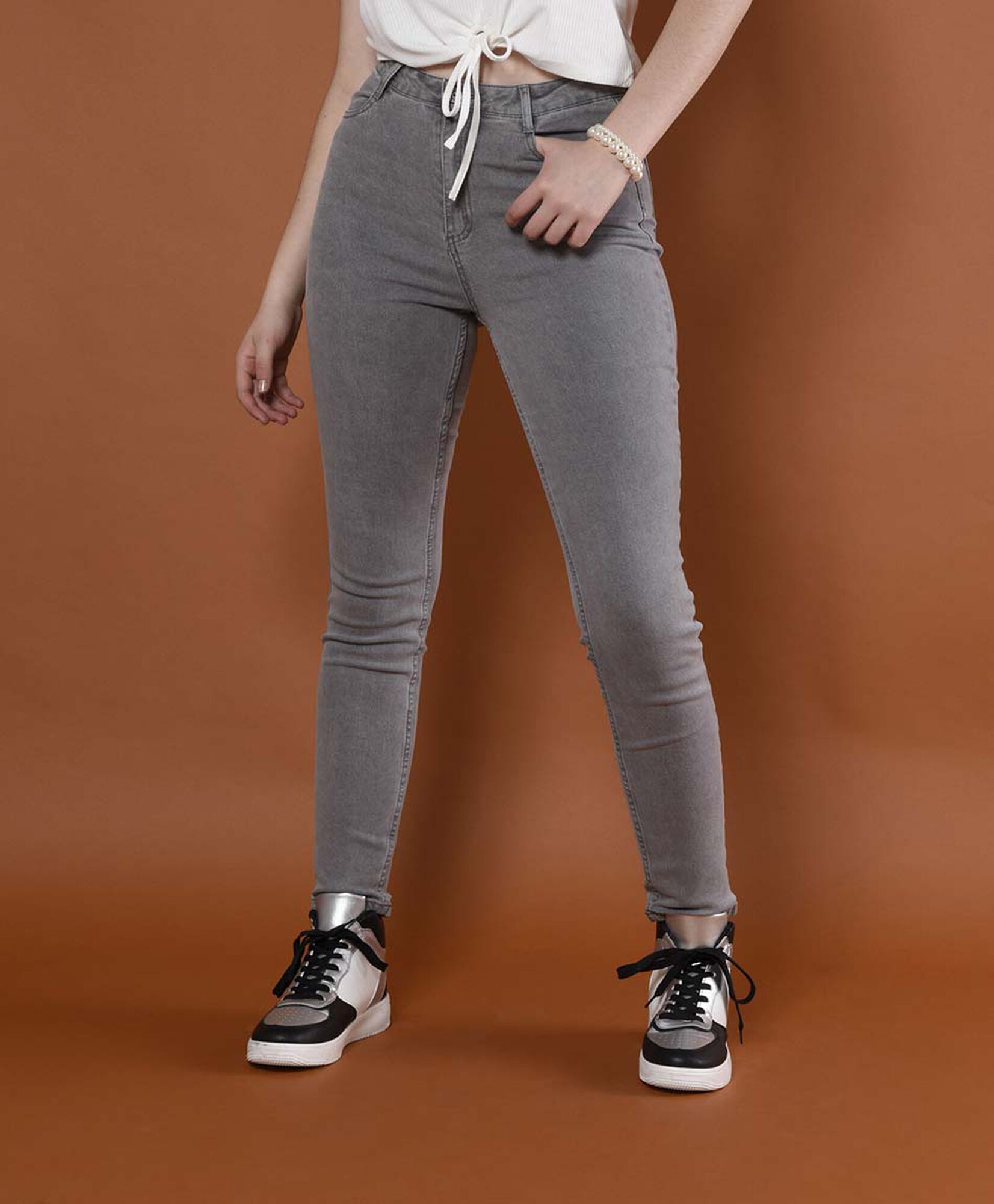 Jeans tiro alto skinny fit Jeans tiro alto skinny fit