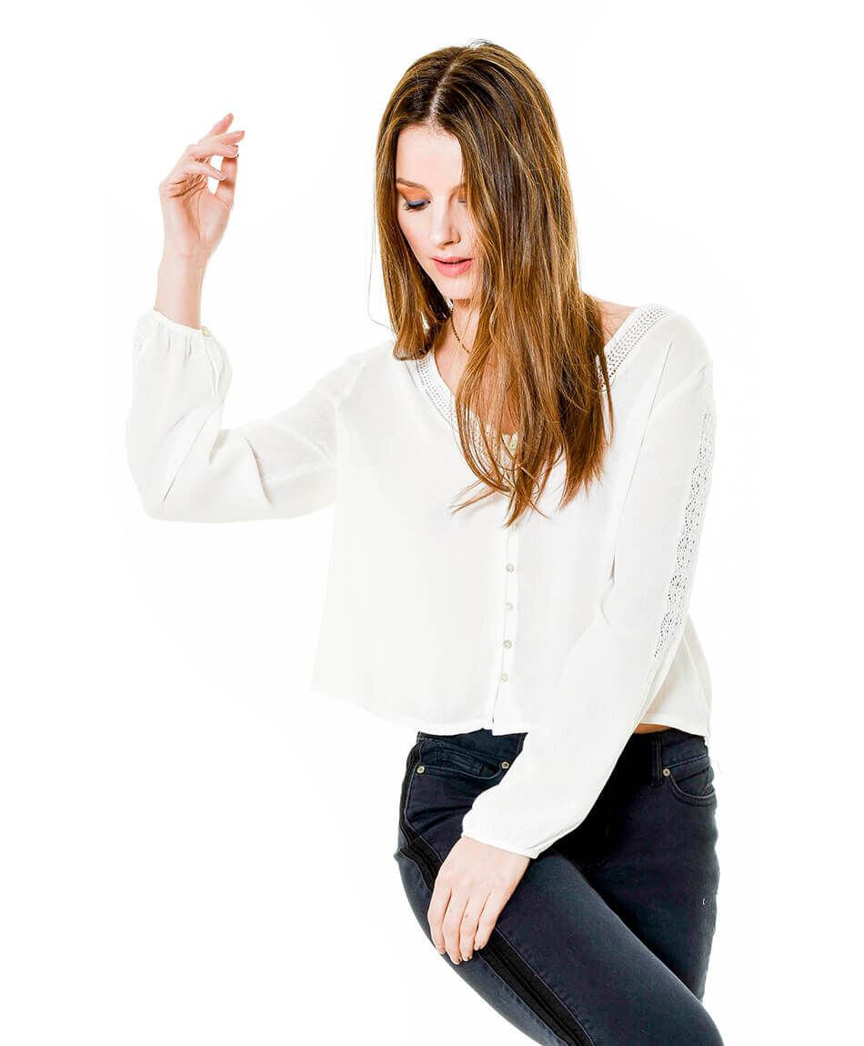 Blusa aplicacion encaje