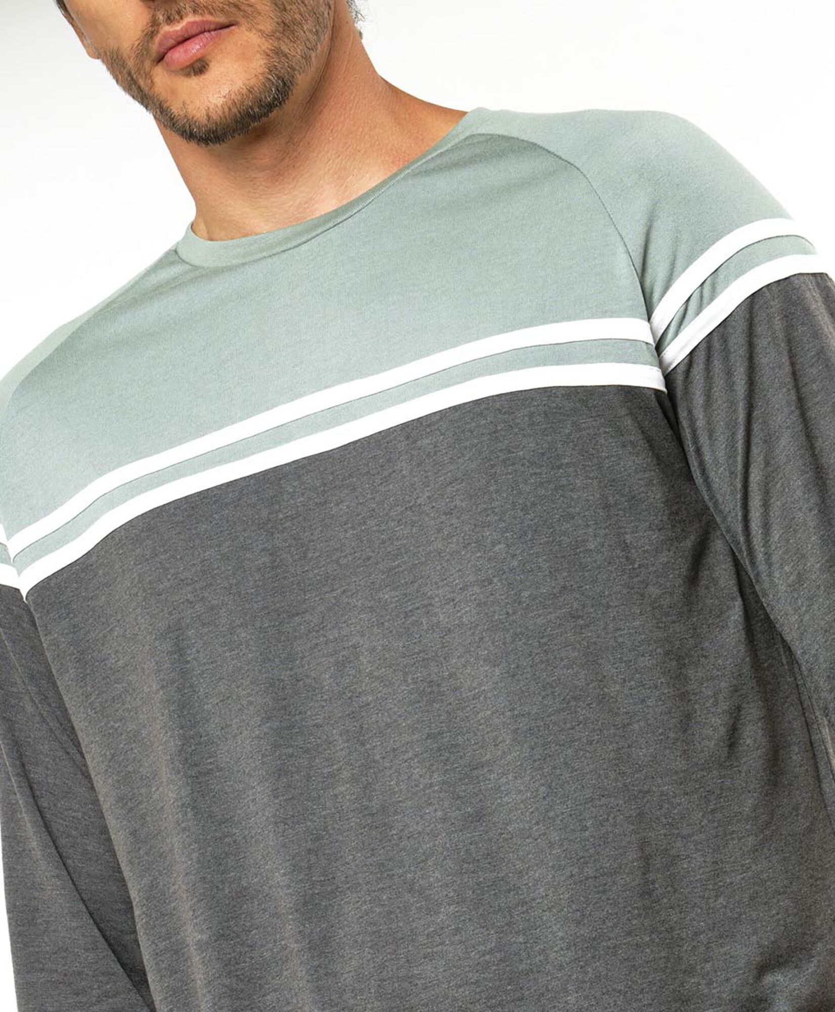 Pijama hombre tricolor Pijama hombre tricolor