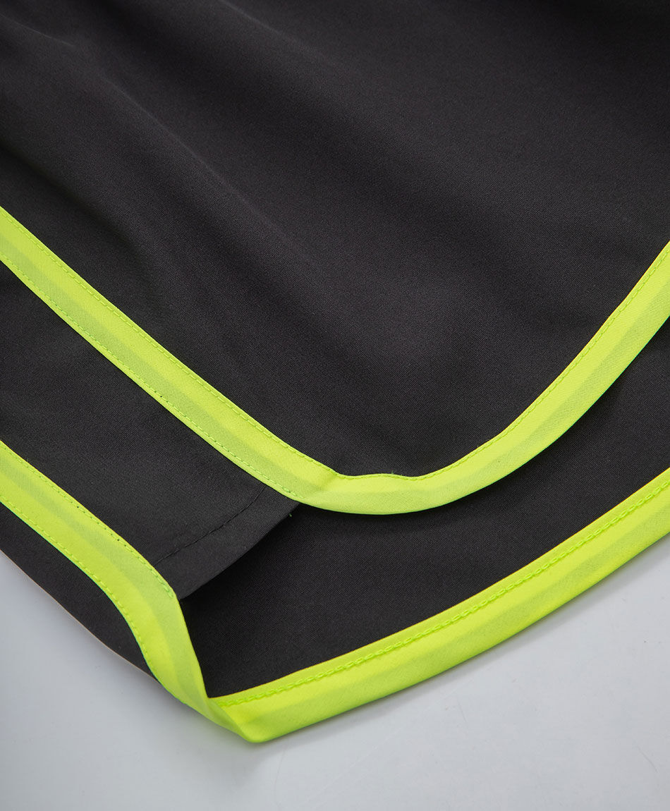 Short deportivo mujer l&iacute;nea verde