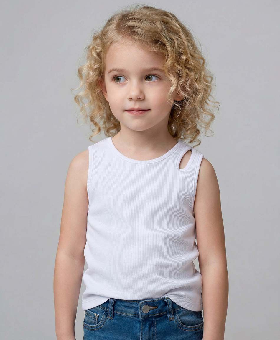 Polera ni&ntilde;a cut out blanca