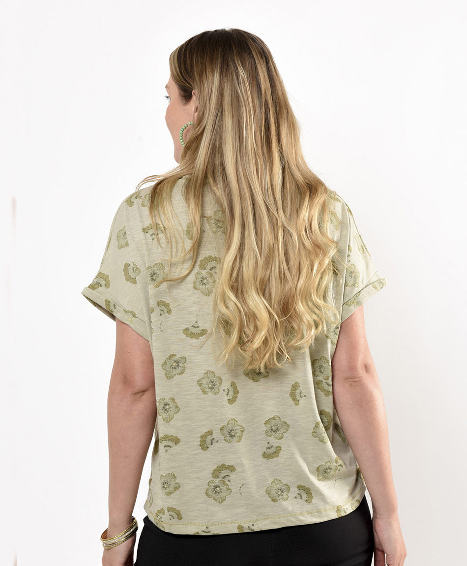 Polera mujer estampado floreado frase