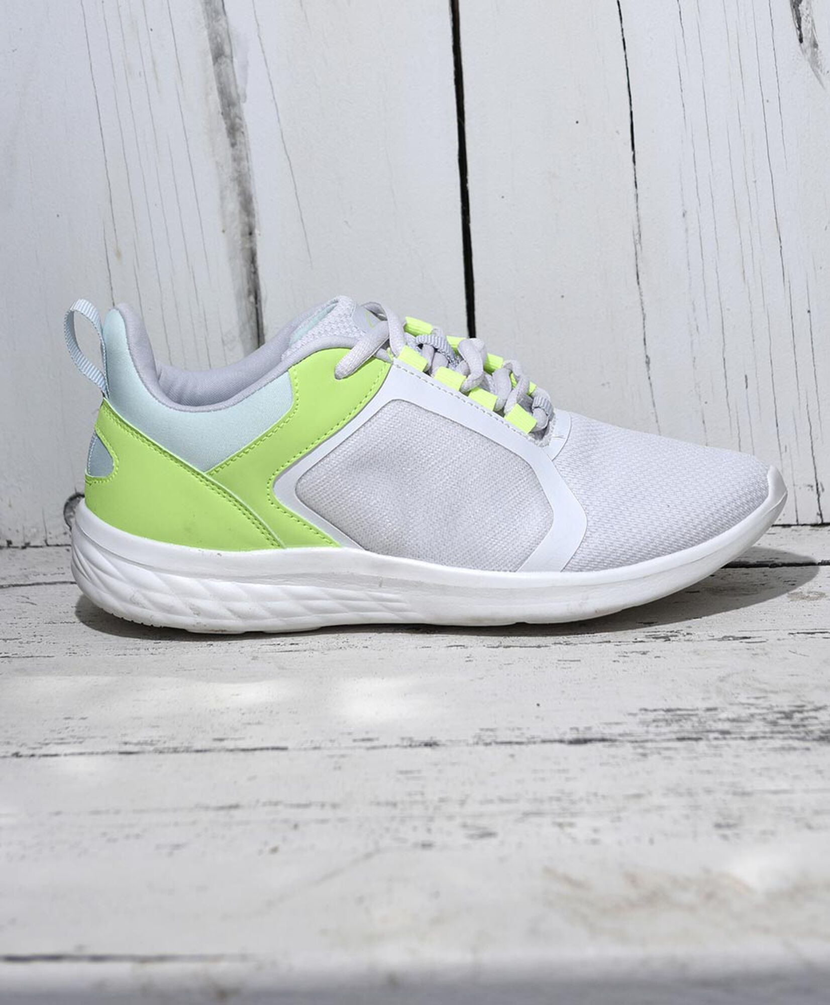 Zapatilla deportiva plataforma Zapatilla deportiva plataforma