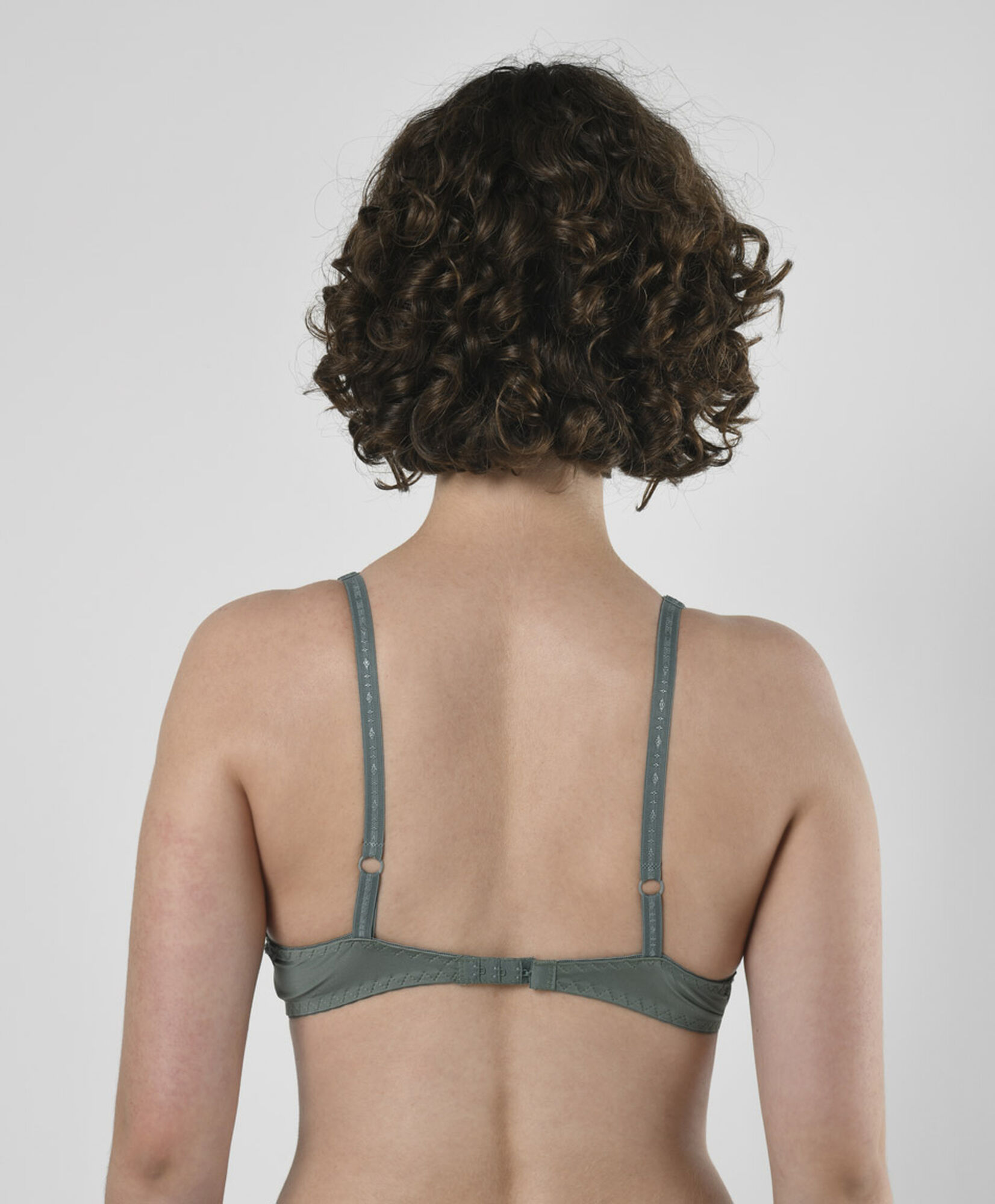 Sostén mujer liso detalle encaje Sostén mujer liso detalle encaje