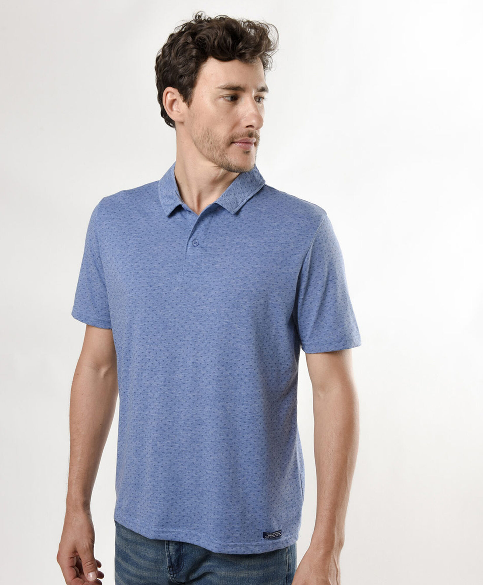 Polera hombre print triángulos cuello piqué Polera hombre print triángulos cuello piqué