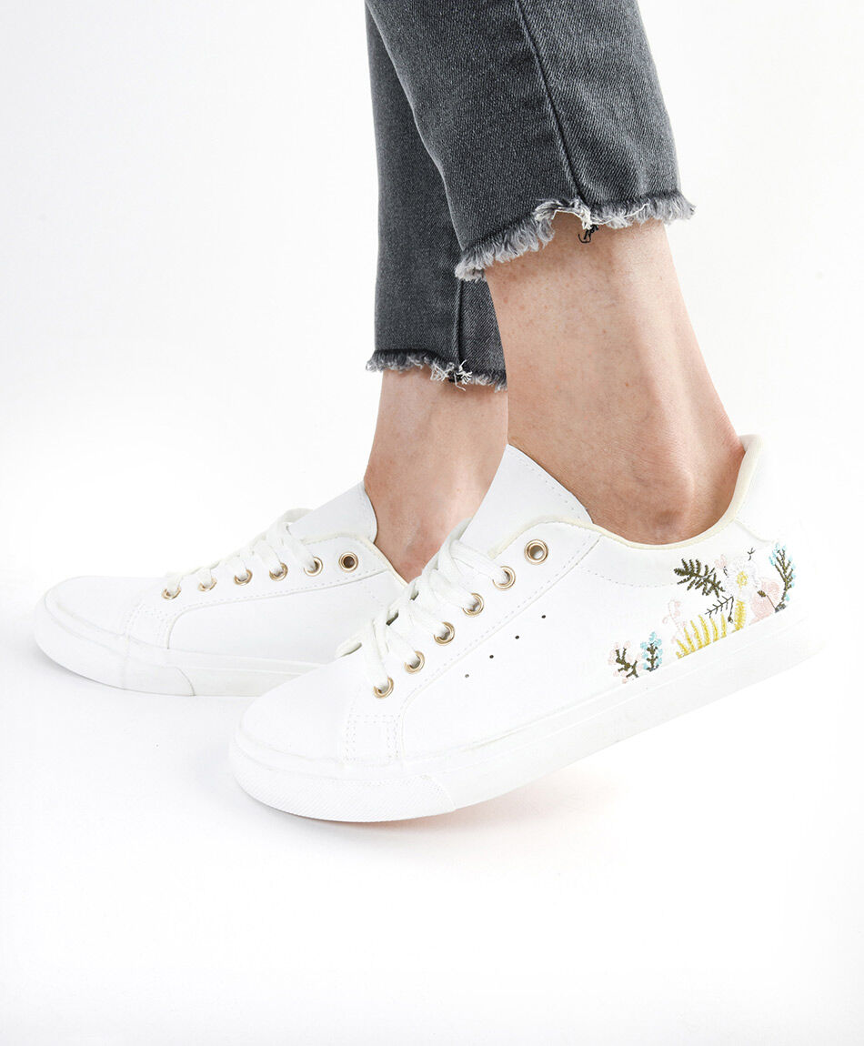 Zapatilla mujer flor bordada