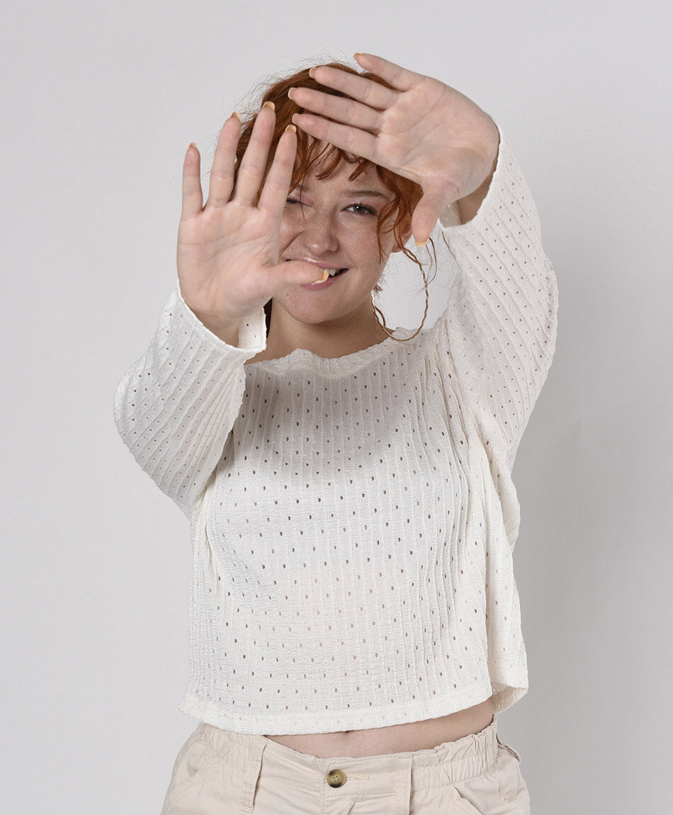 Polera mujer círculos calados