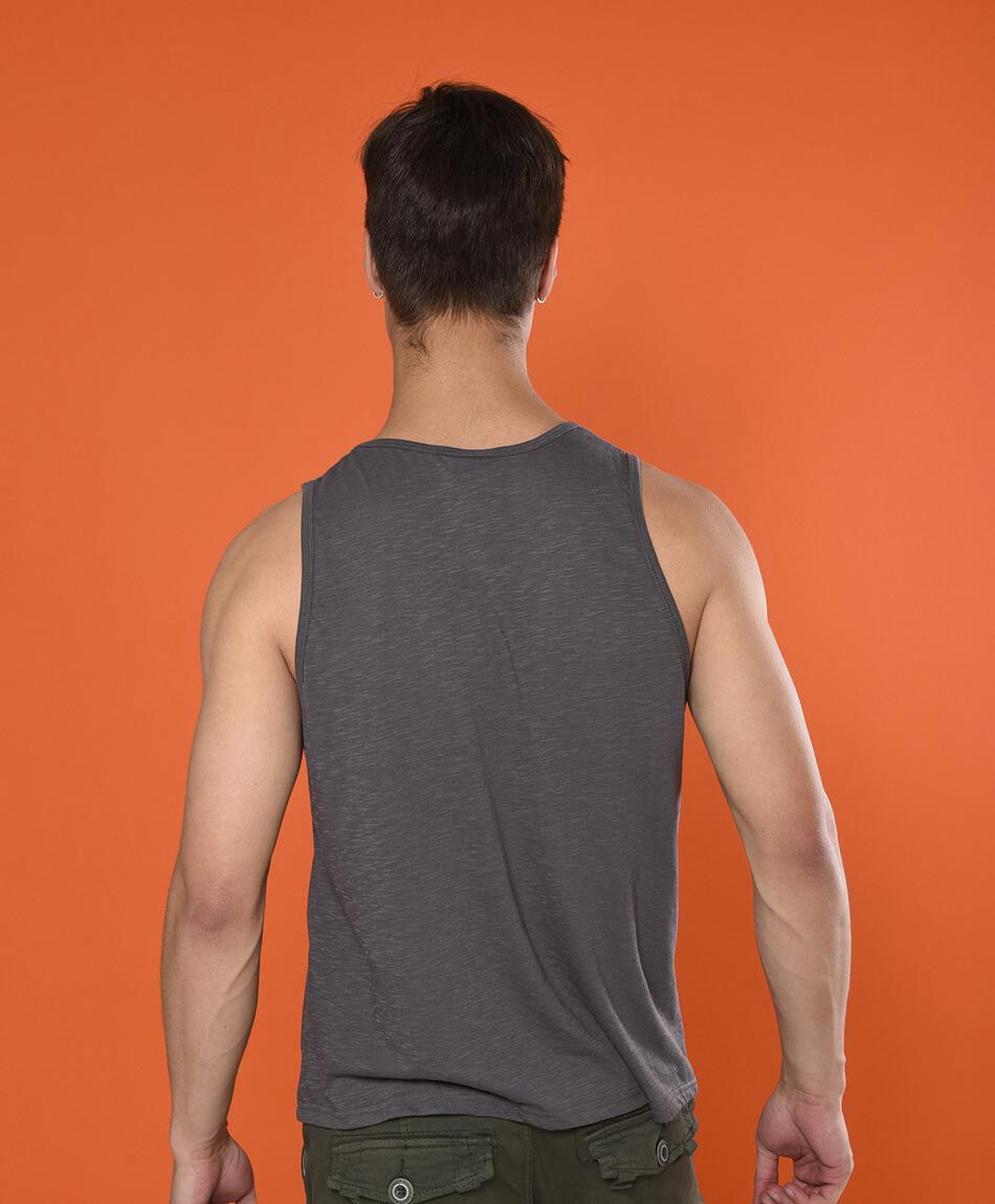 Polera sin mangas cuello redondo