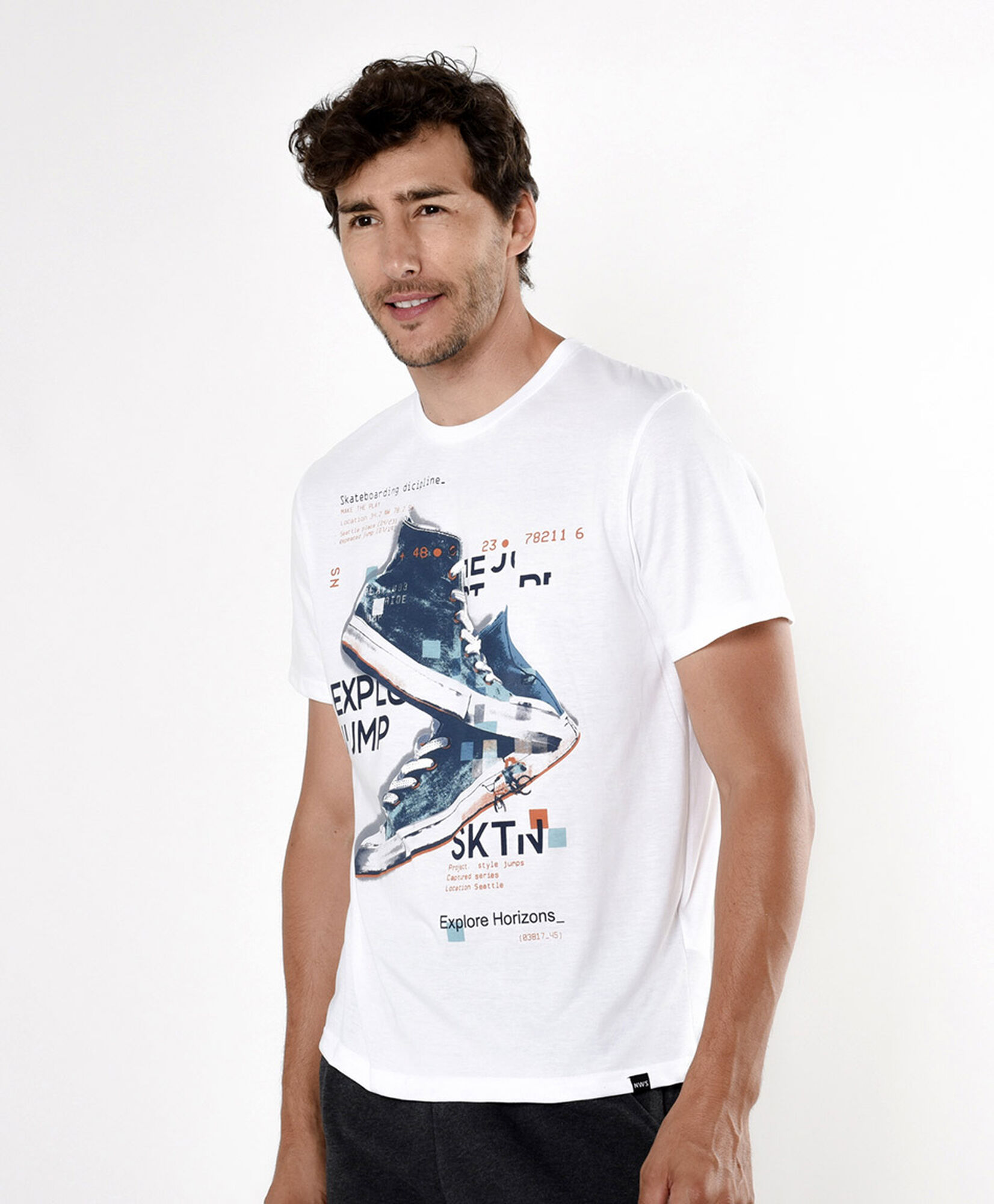 Polera deportiva hombre zapatillas TRICOT