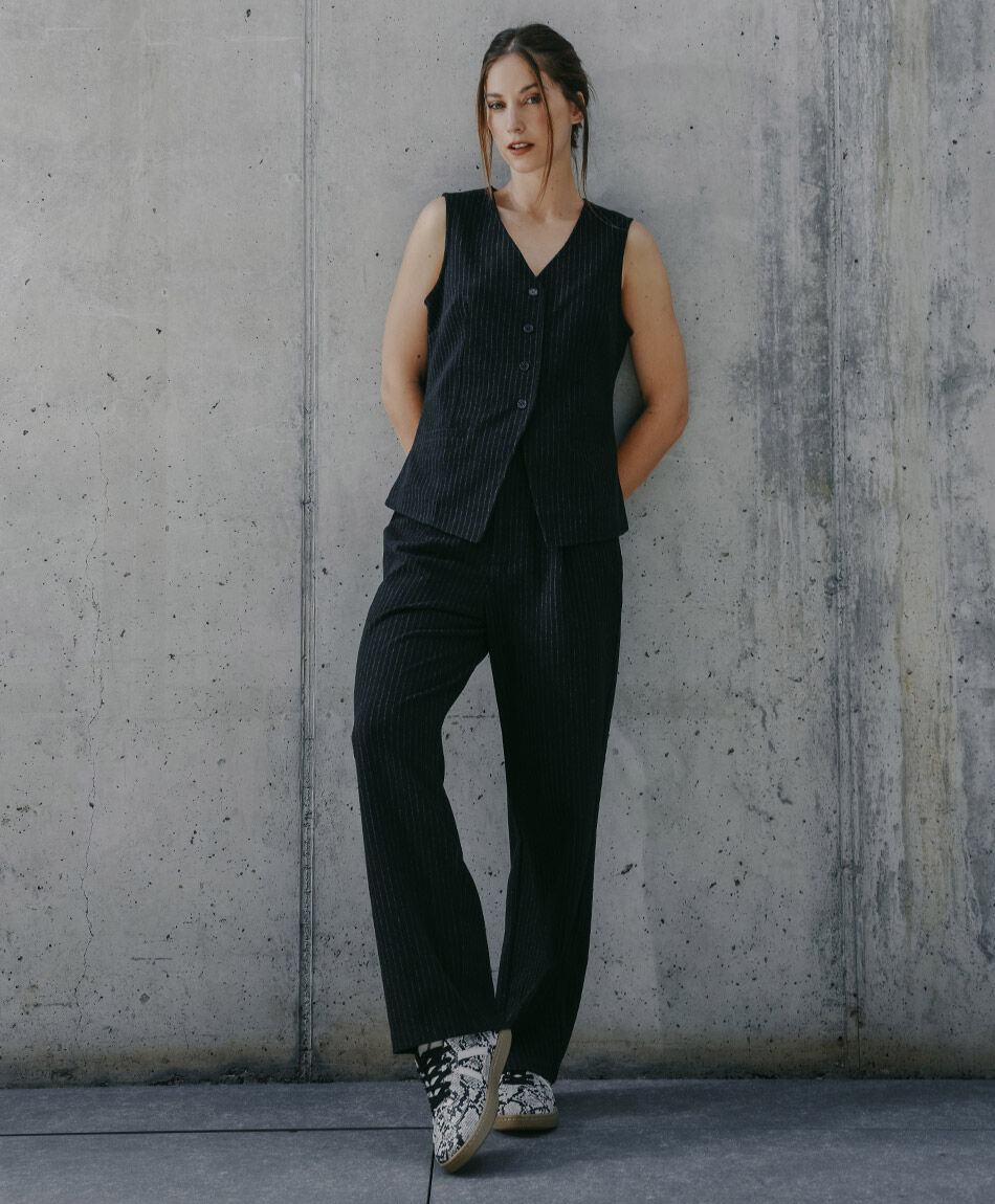 Pantal&oacute;n mujer lineas elegantes
