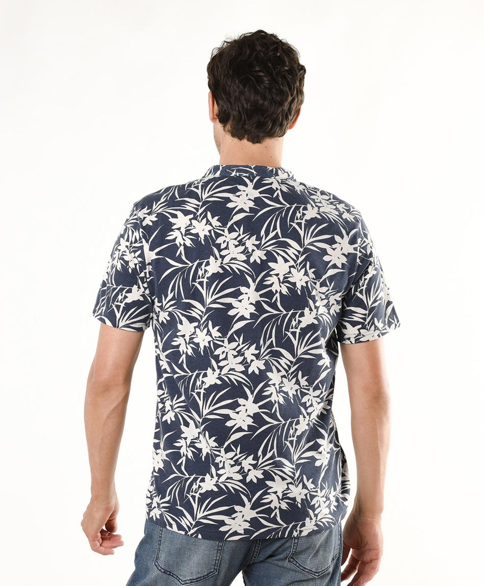 Polera hombre hojas y flores Polera hombre hojas y flores